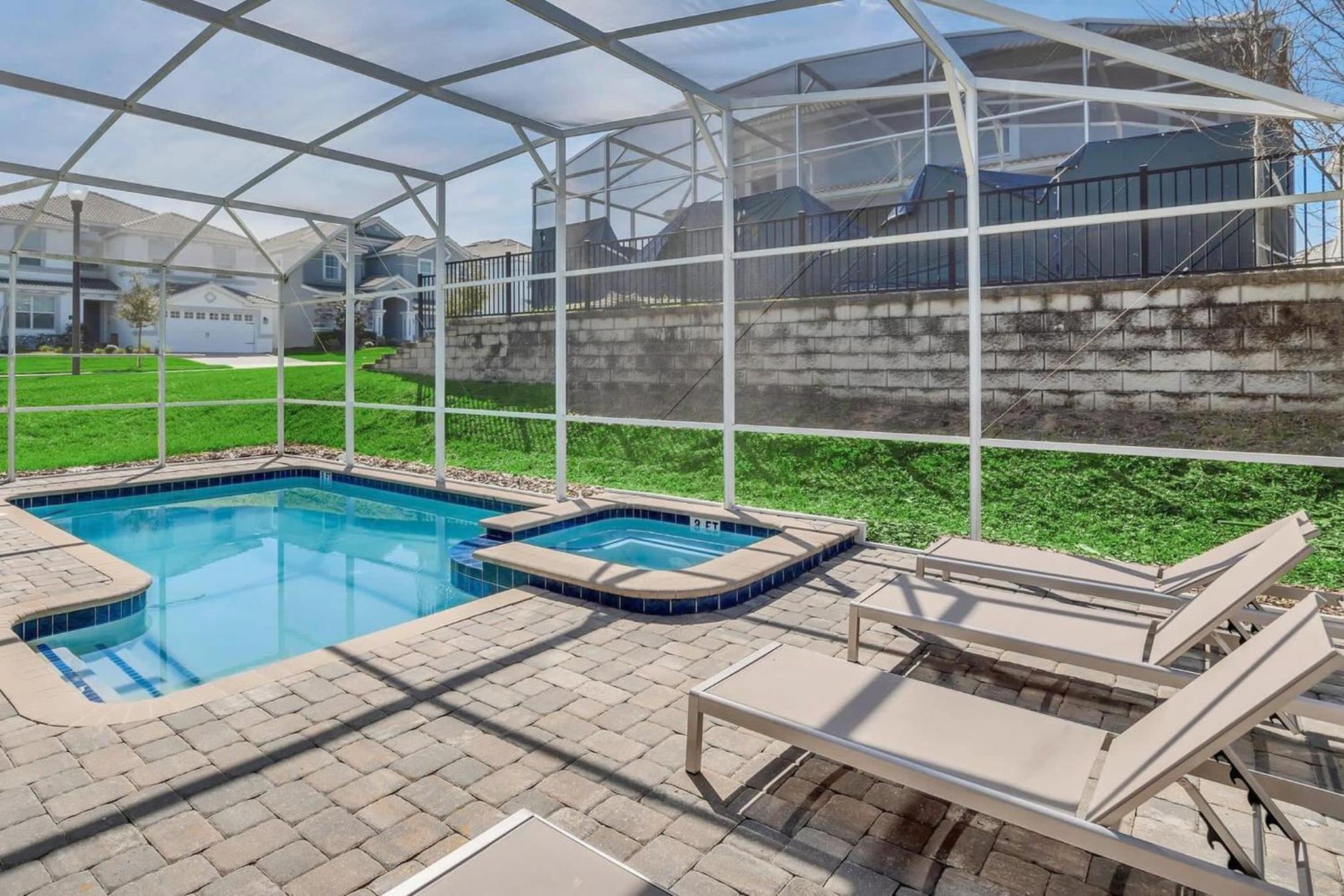 8BR Luxury - Sleeps 22 - Near Disney with Pool & Hot Tub!