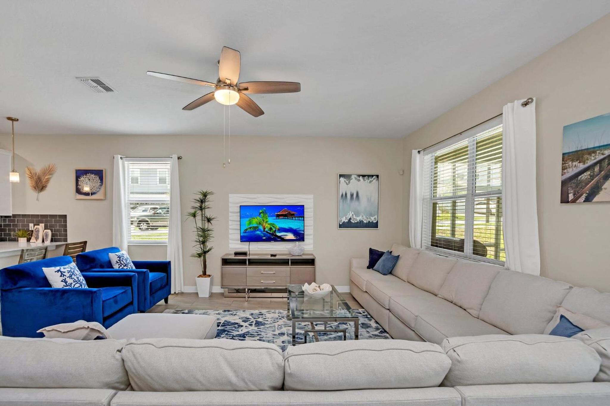 8BR Luxury - Sleeps 22 - Near Disney with Pool & Hot Tub!
