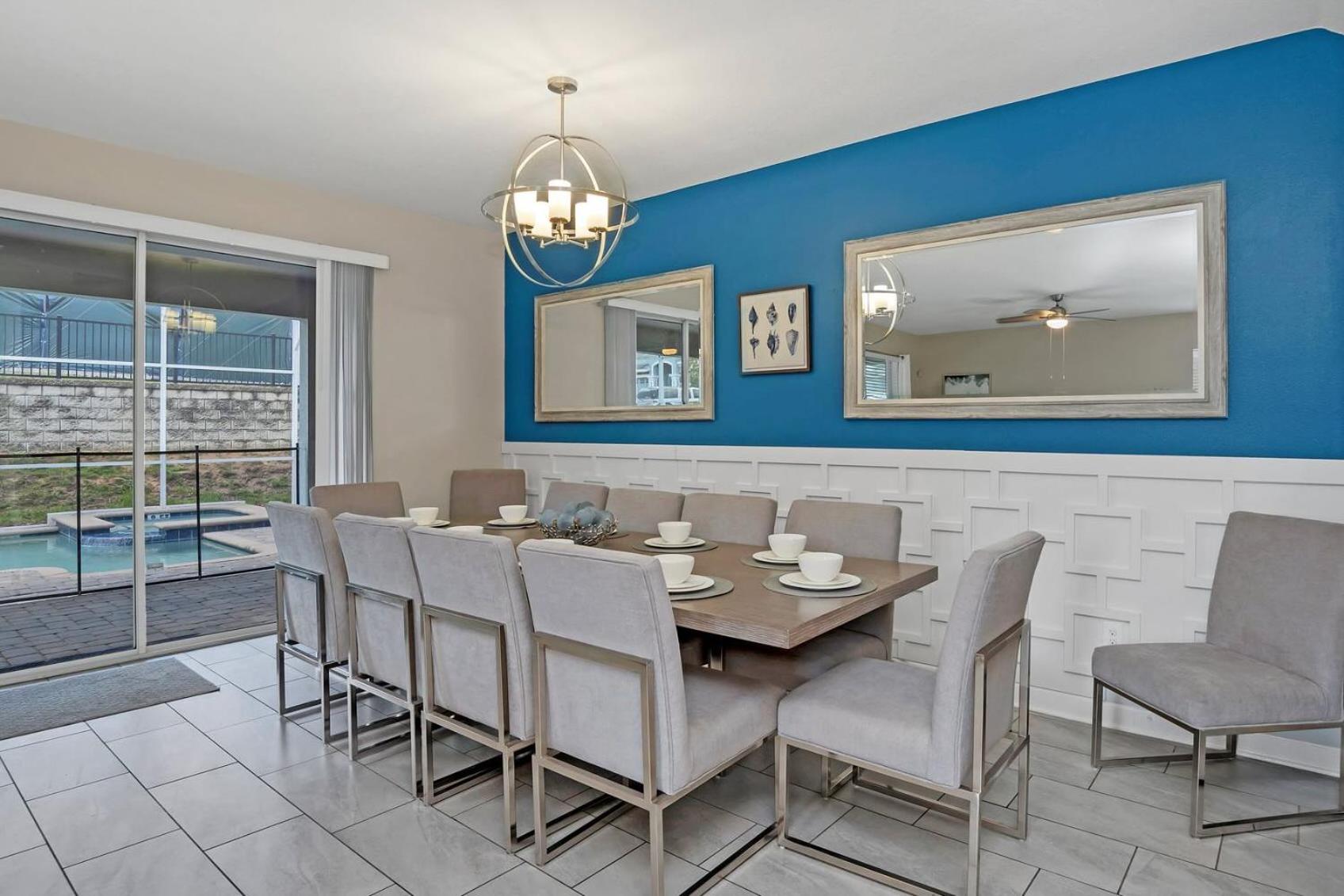 8BR Luxury - Sleeps 22 - Near Disney with Pool & Hot Tub!