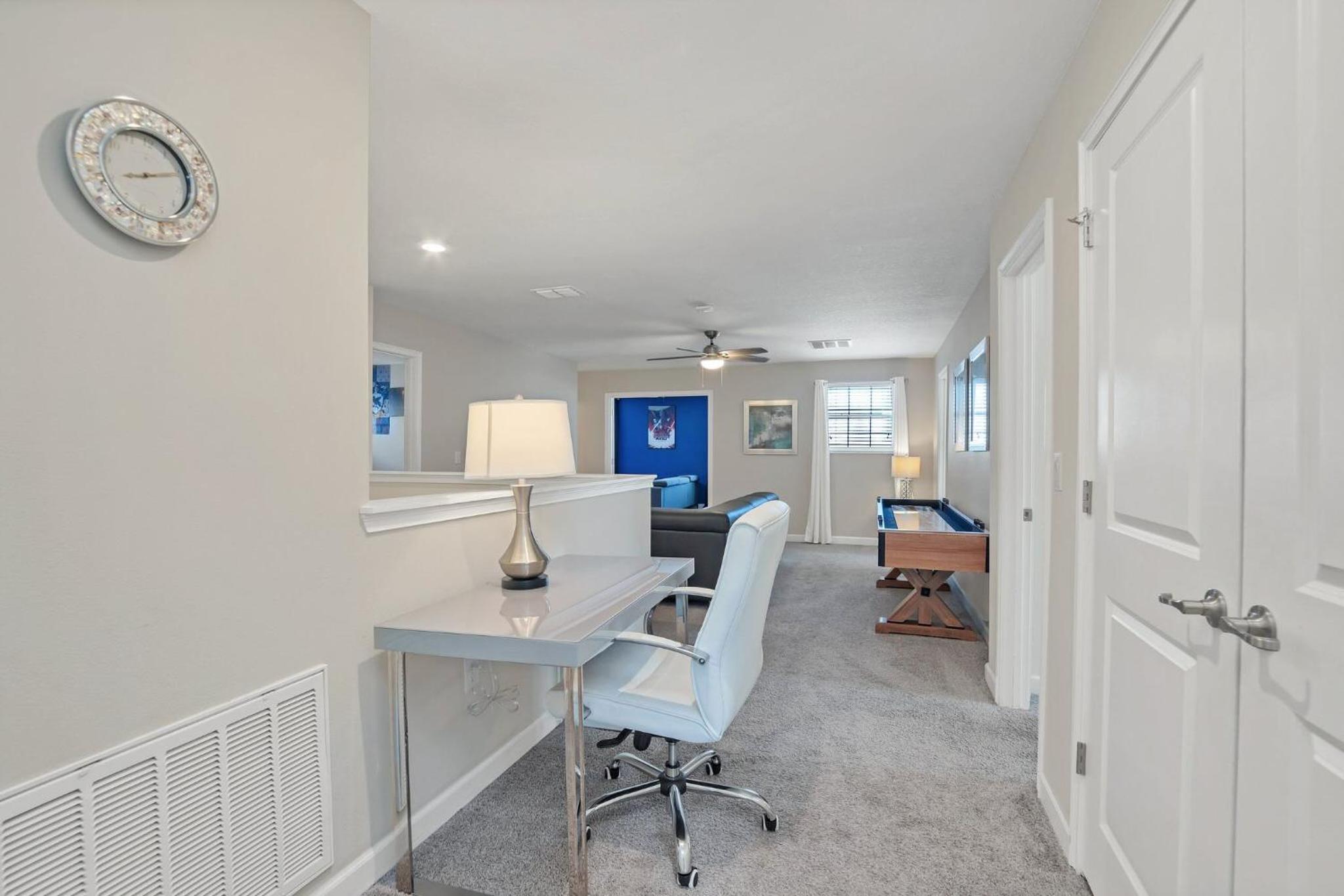 8BR Luxury - Sleeps 22 - Near Disney with Pool & Hot Tub!