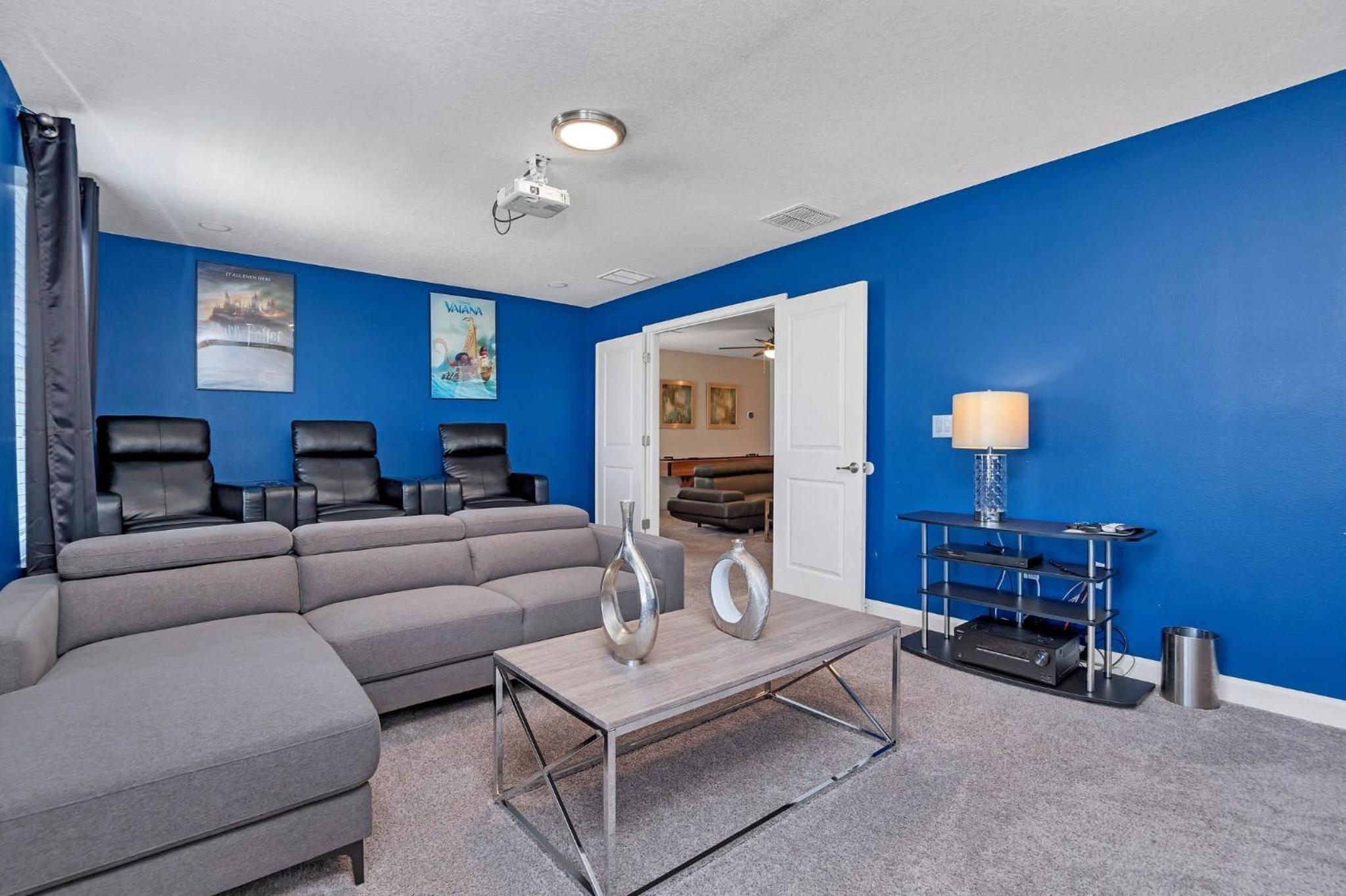 8BR Luxury - Sleeps 22 - Near Disney with Pool & Hot Tub!