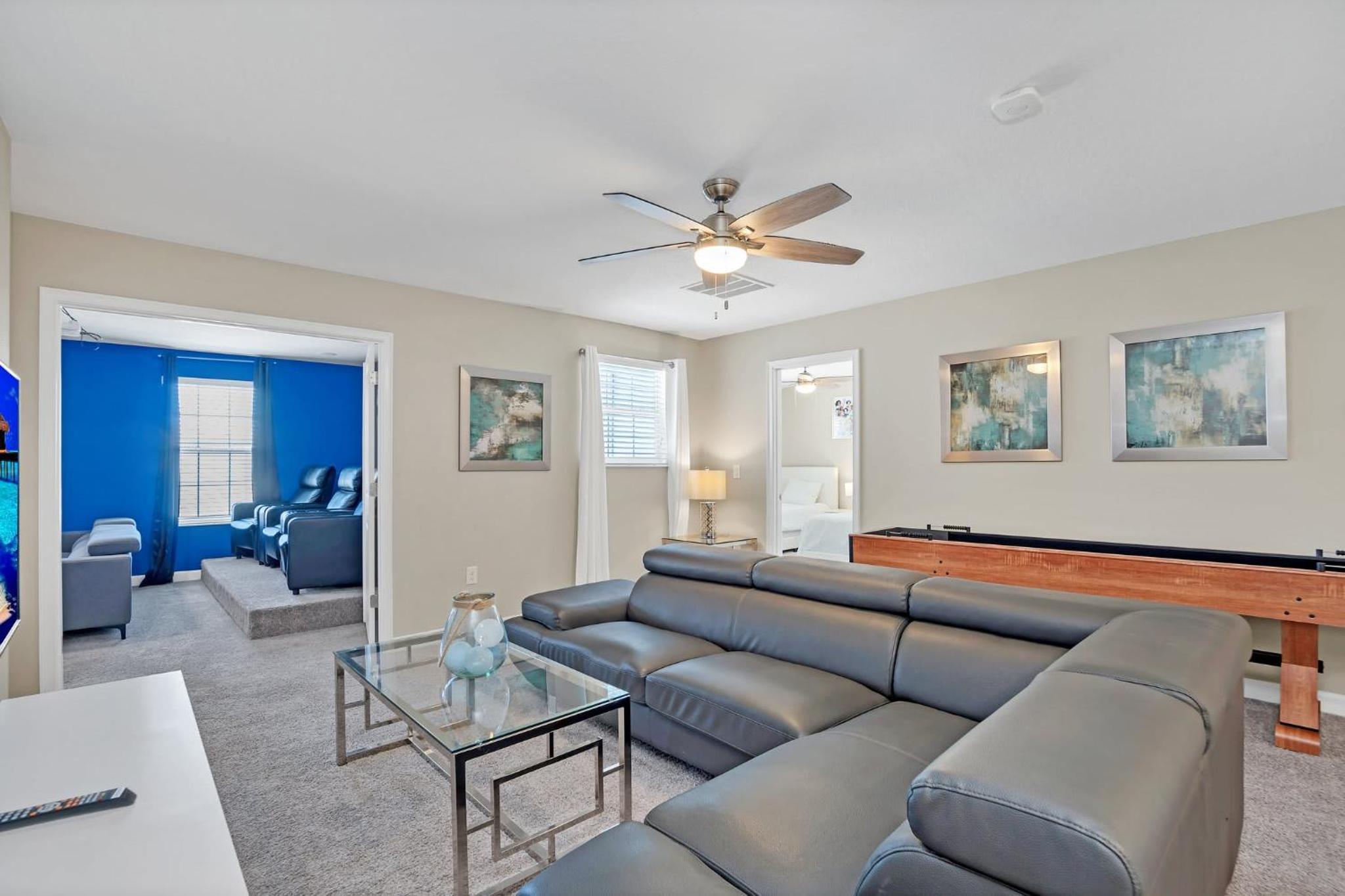 8BR Luxury - Sleeps 22 - Near Disney with Pool & Hot Tub!