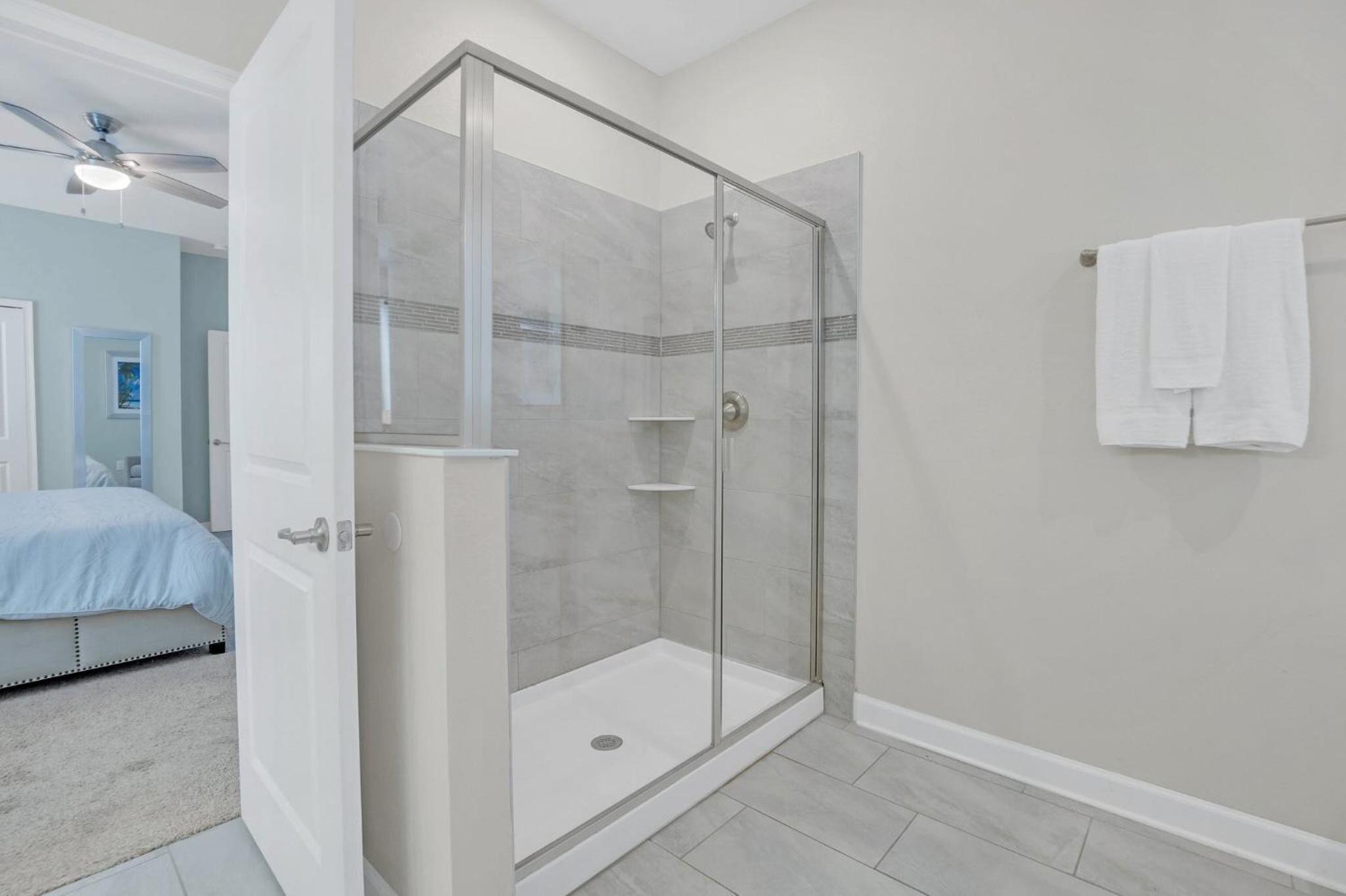 8BR Luxury - Sleeps 22 - Near Disney with Pool & Hot Tub!