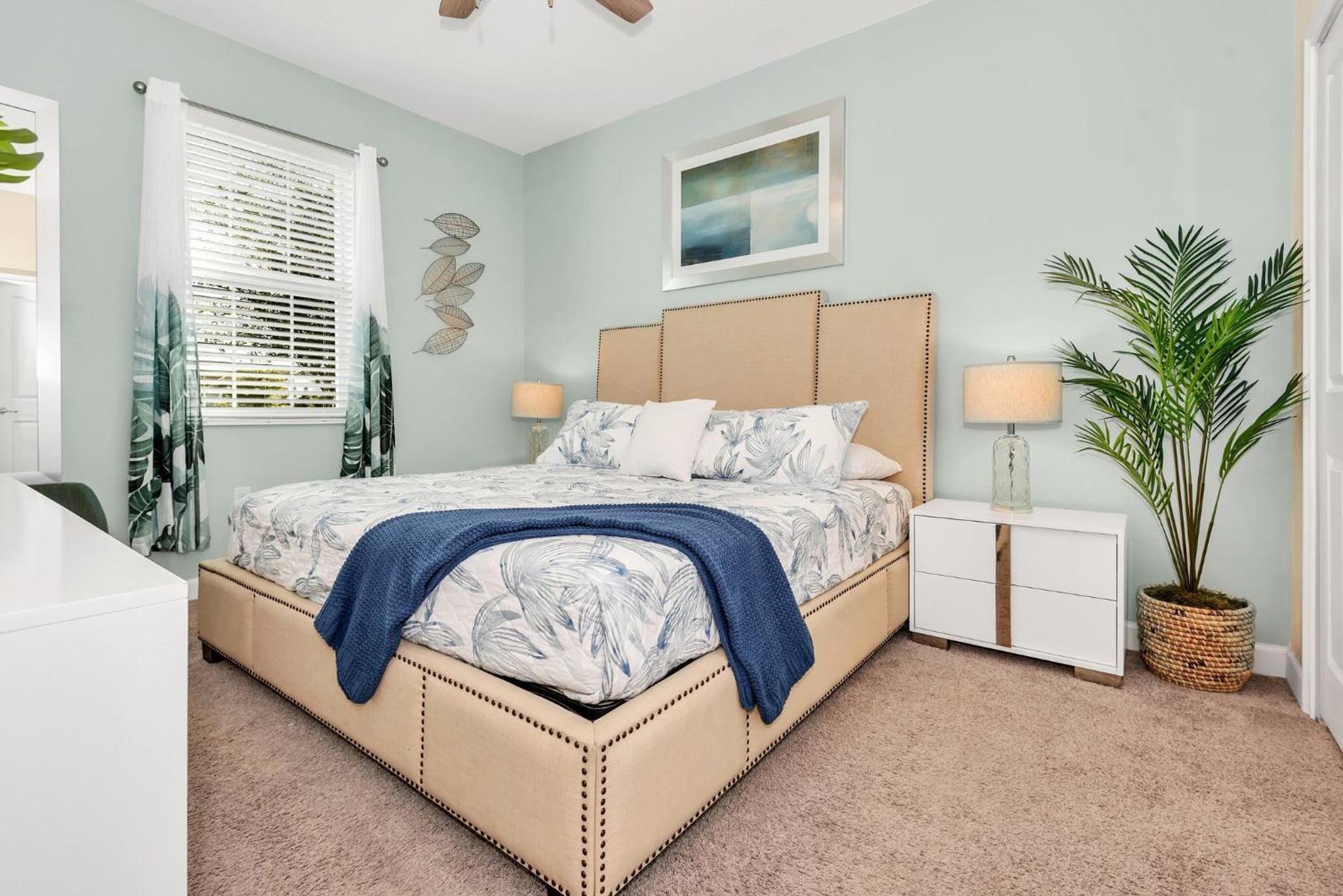 8BR Luxury - Sleeps 22 - Near Disney with Pool & Hot Tub!
