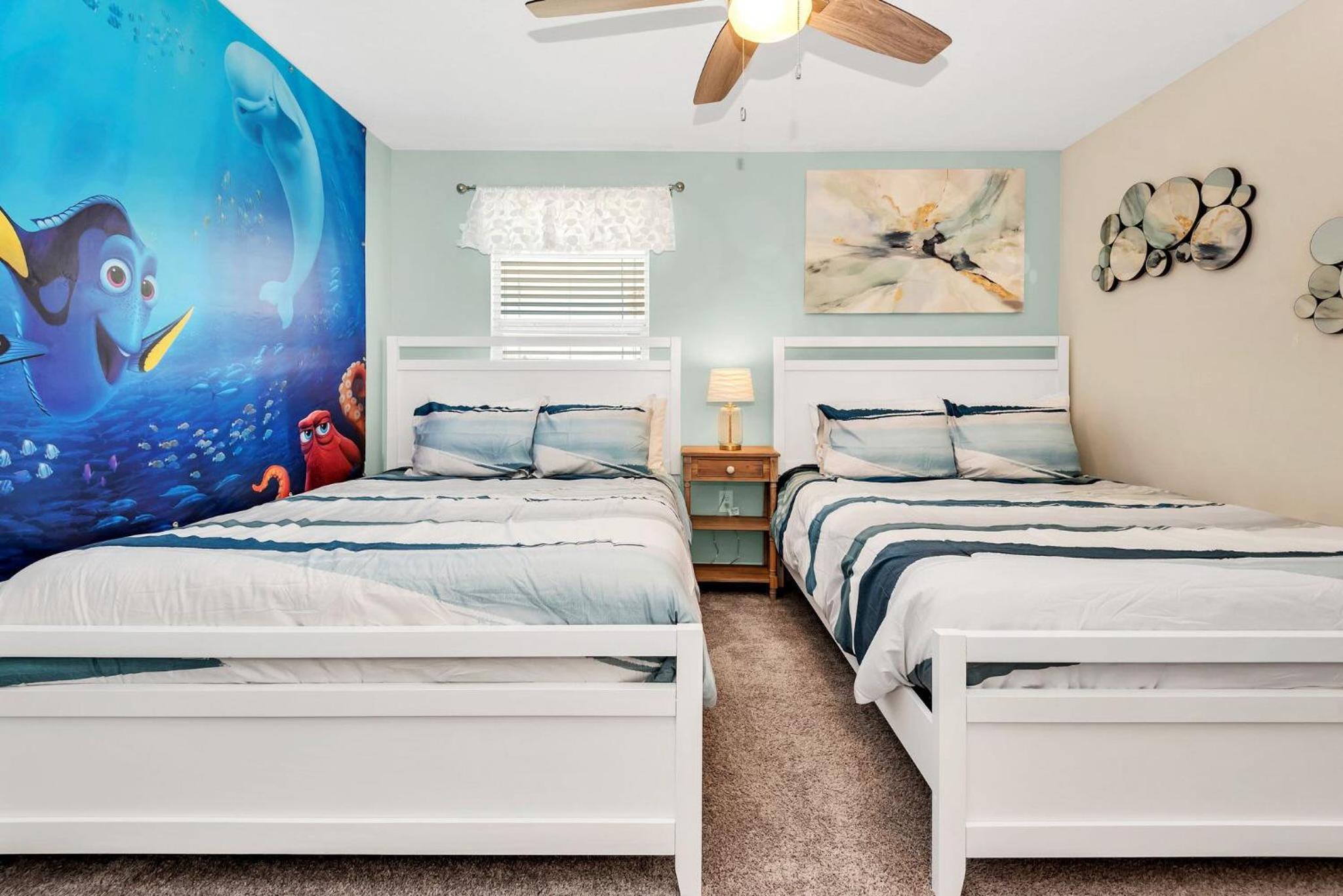 8BR Luxury - Sleeps 22 - Near Disney with Pool & Hot Tub!