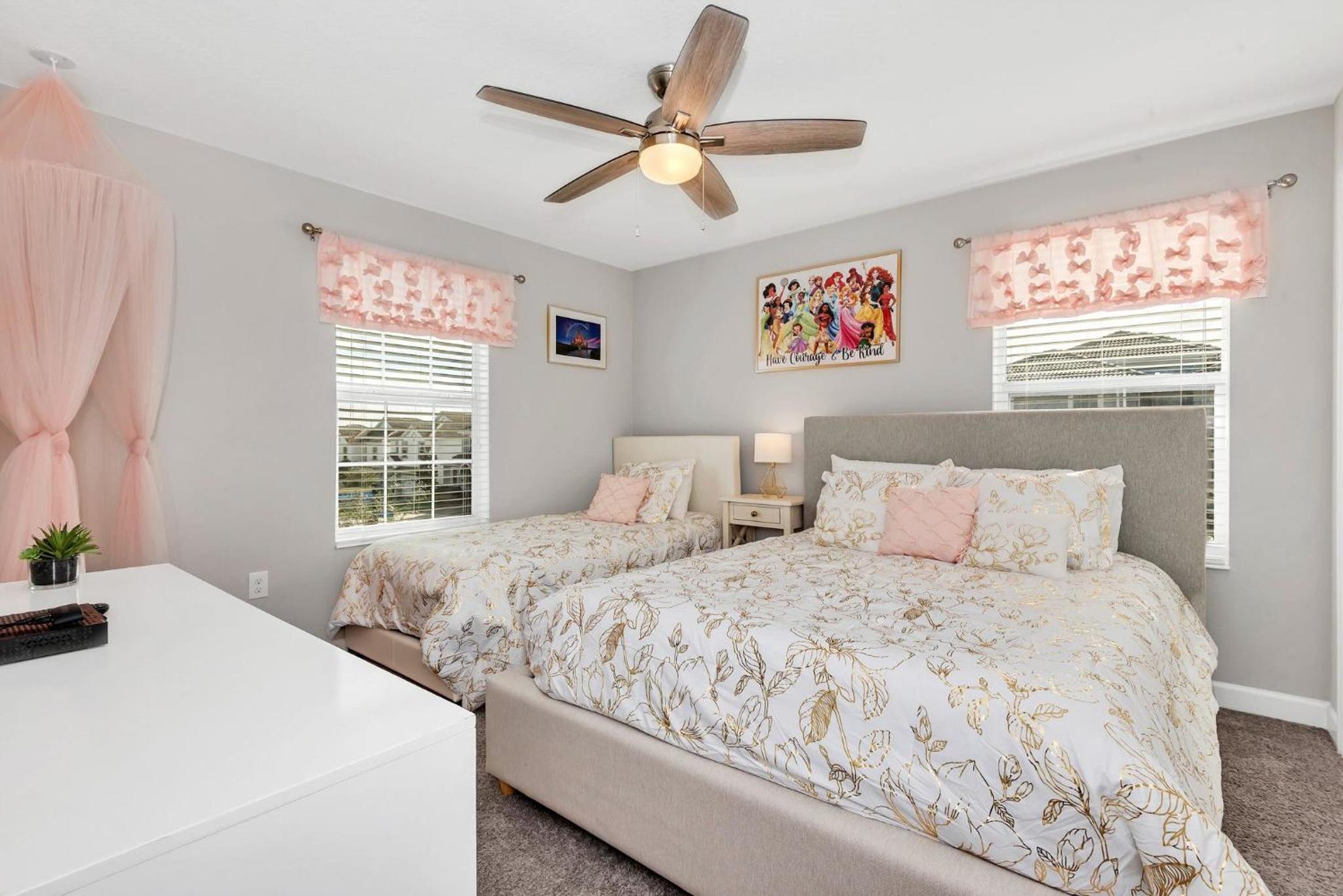 8BR Luxury - Sleeps 22 - Near Disney with Pool & Hot Tub!