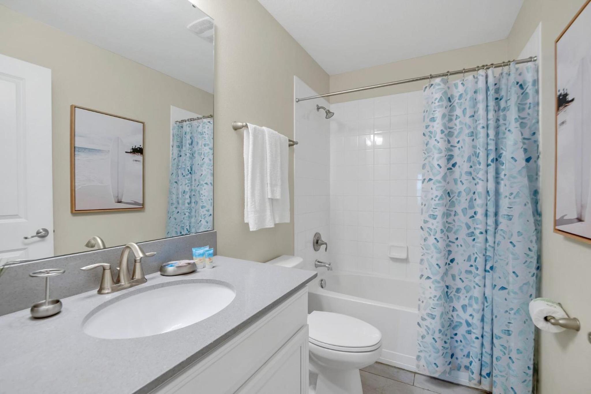 8BR Luxury - Sleeps 22 - Near Disney with Pool & Hot Tub!
