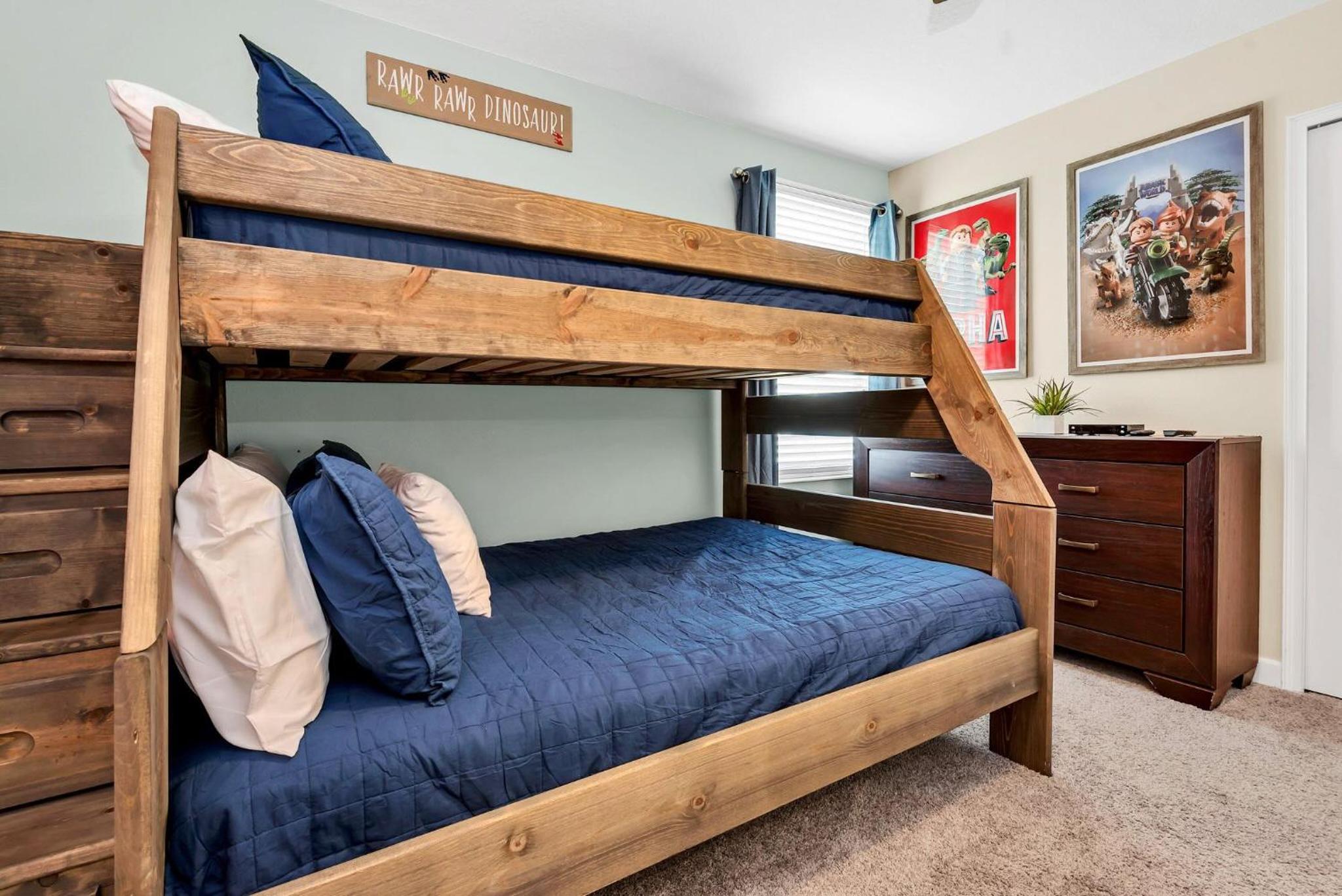 8BR Luxury - Sleeps 22 - Near Disney with Pool & Hot Tub!
