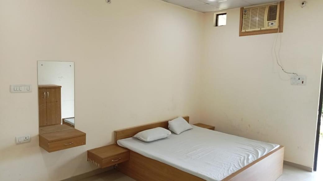 Hotel Premkunj