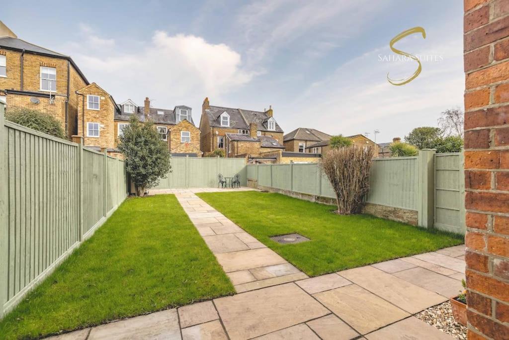 Unwind in Style - Book Your 3 BED Windsor Getaway view 5