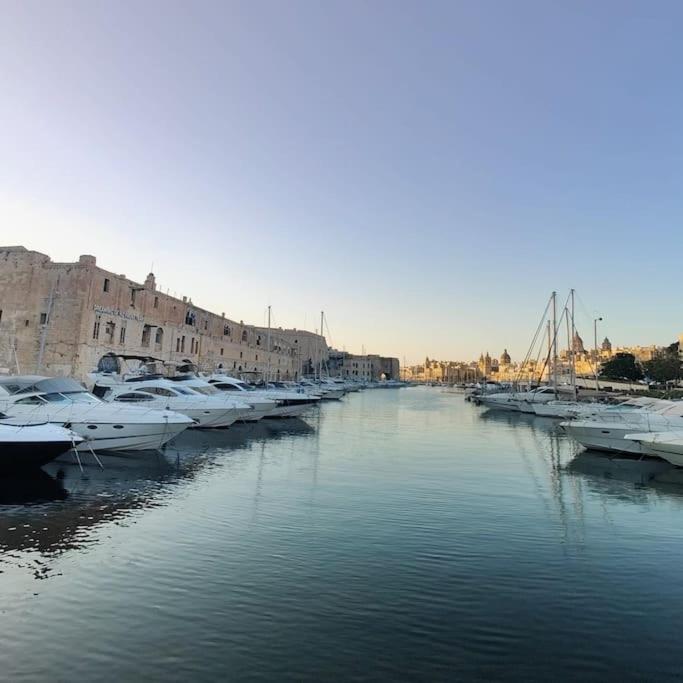 Żiffa Ta' Riħ - A Cosy Apartment in Senglea with Wi-Fi and Smart TV view 2