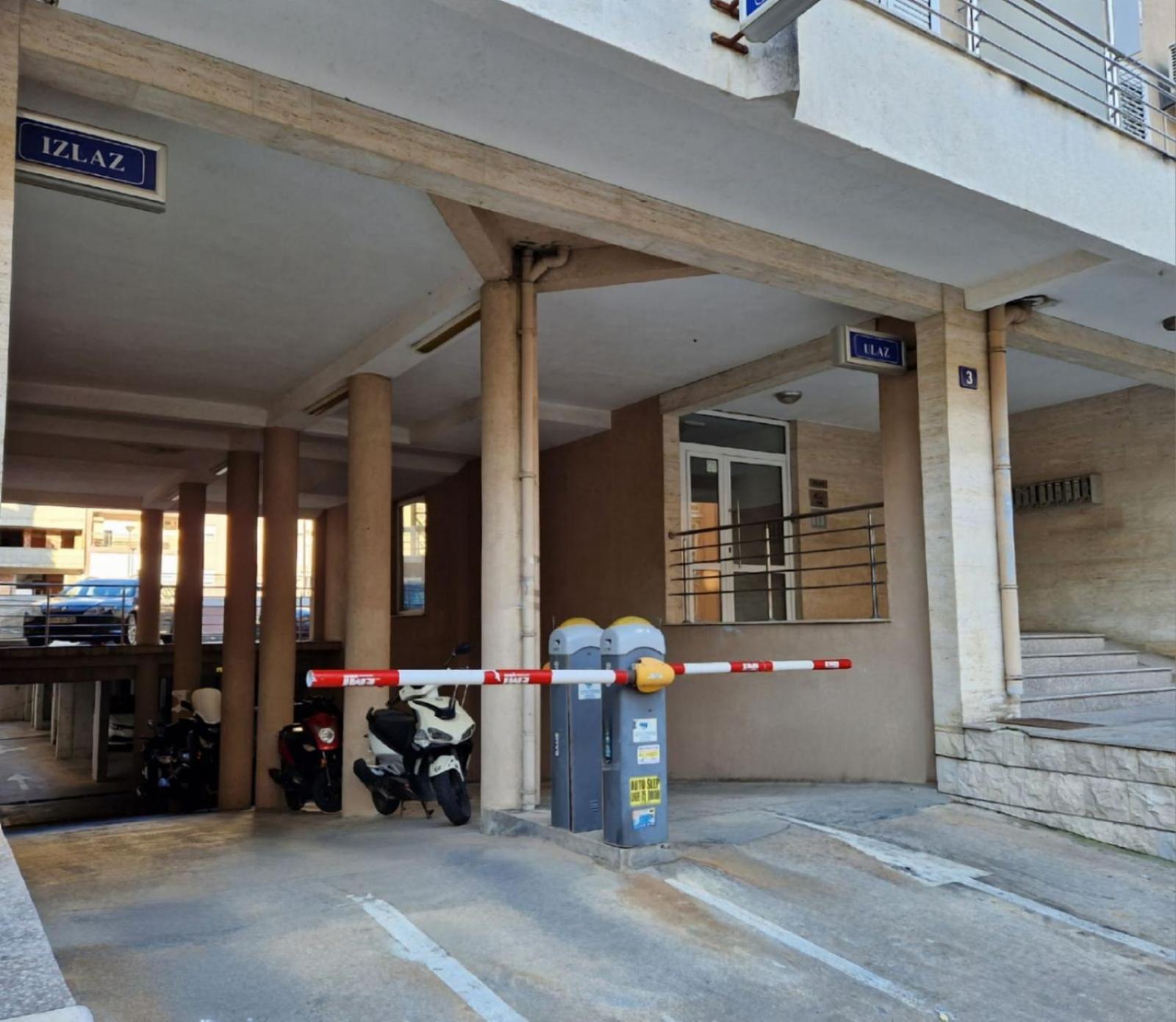 Modern comfort free parking view 2