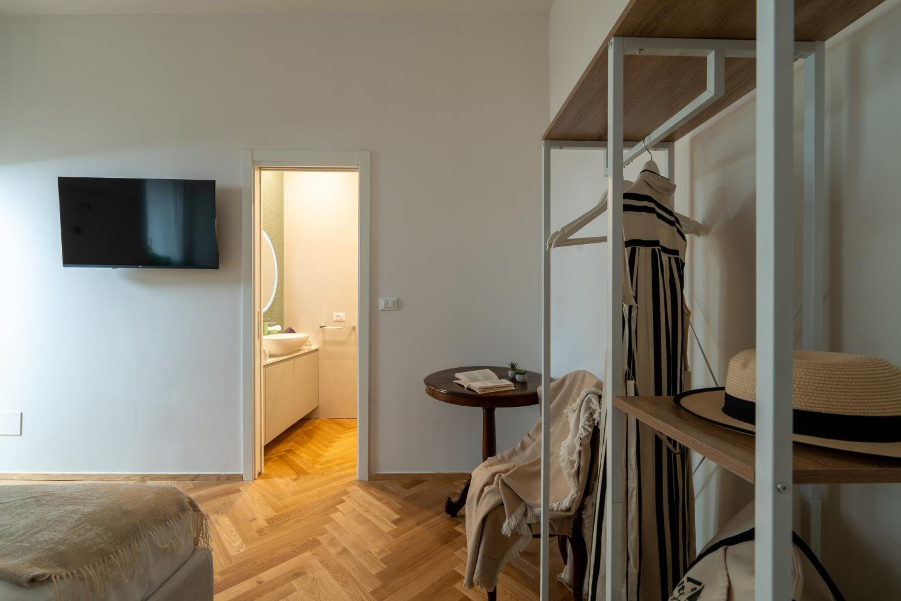 Caporali 23 - 3 Bedrooms with Balcony - ItalyWeGo