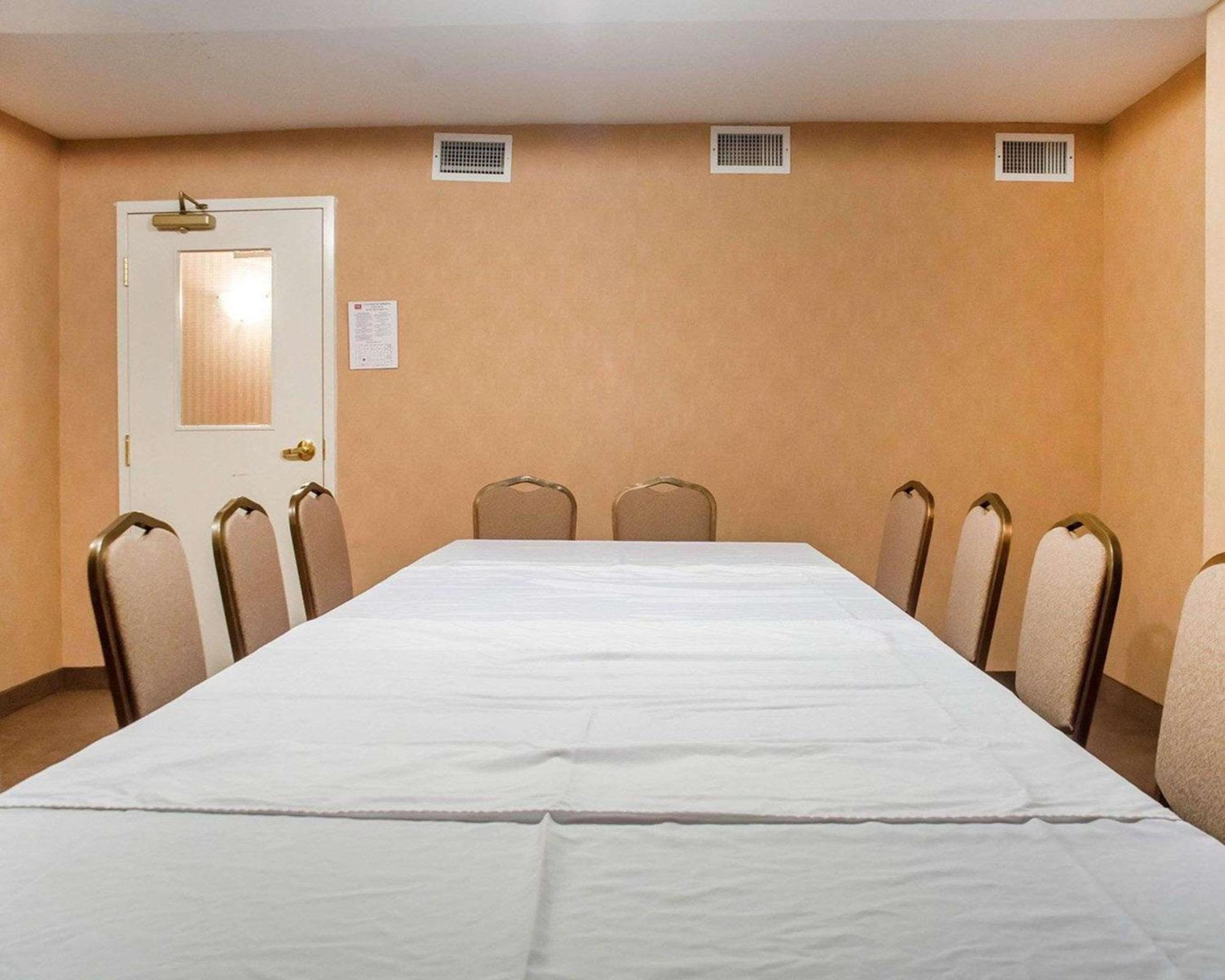 Woodstock Vacations - Woodstock Inn and Suites - Property Image 5