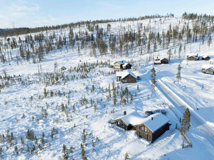 Ny og moderne hytte med sauna, jacuzzi og eget spillrom med biljard og dart Gratis elbillading og strøm inkludert i prisen view 2