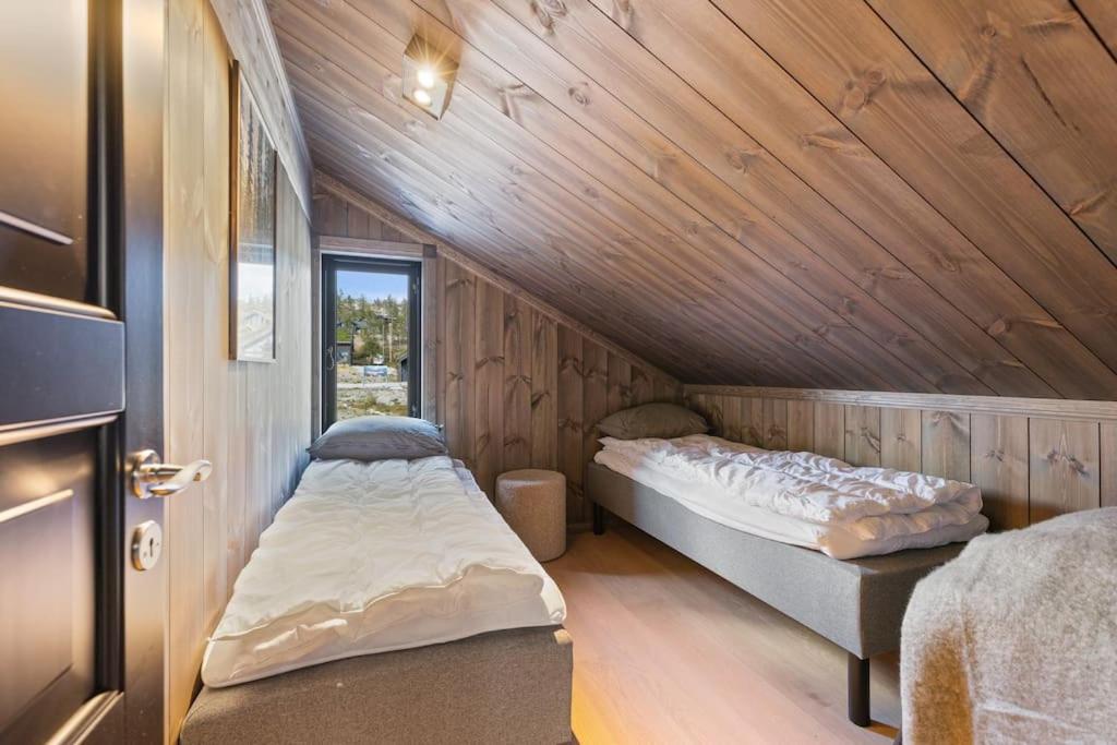 Ny og moderne hytte med sauna, jacuzzi og eget spillrom med biljard og dart Gratis elbillading og strøm inkludert i prisen view 3