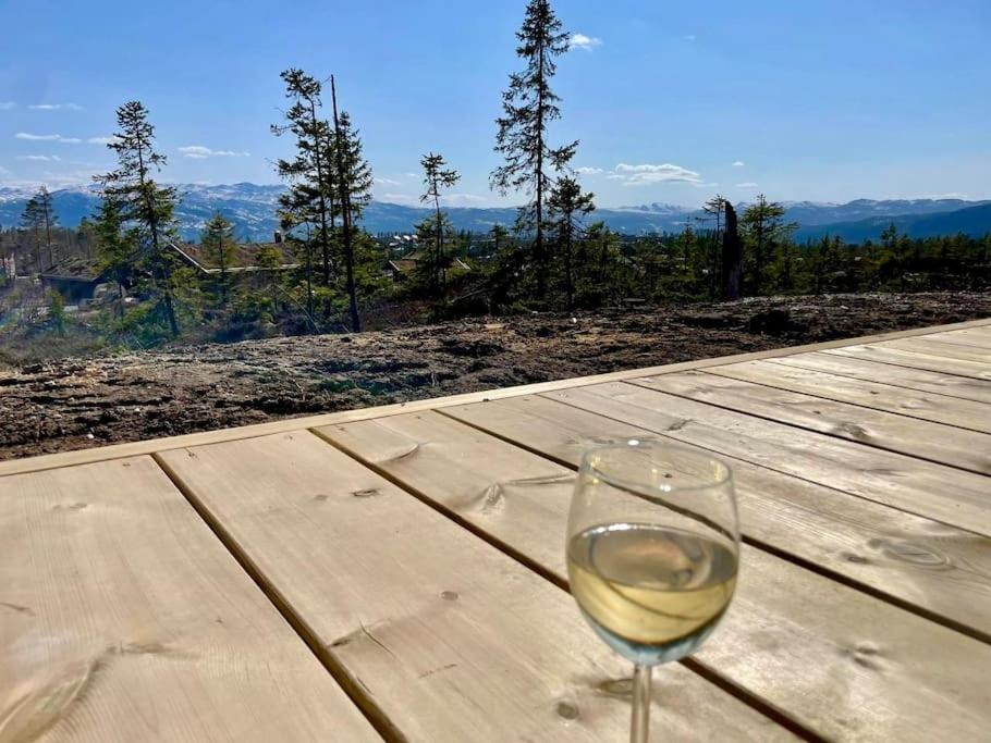 Ny og moderne hytte med sauna, jacuzzi og eget spillrom med biljard og dart Gratis elbillading og strøm inkludert i prisen view 4