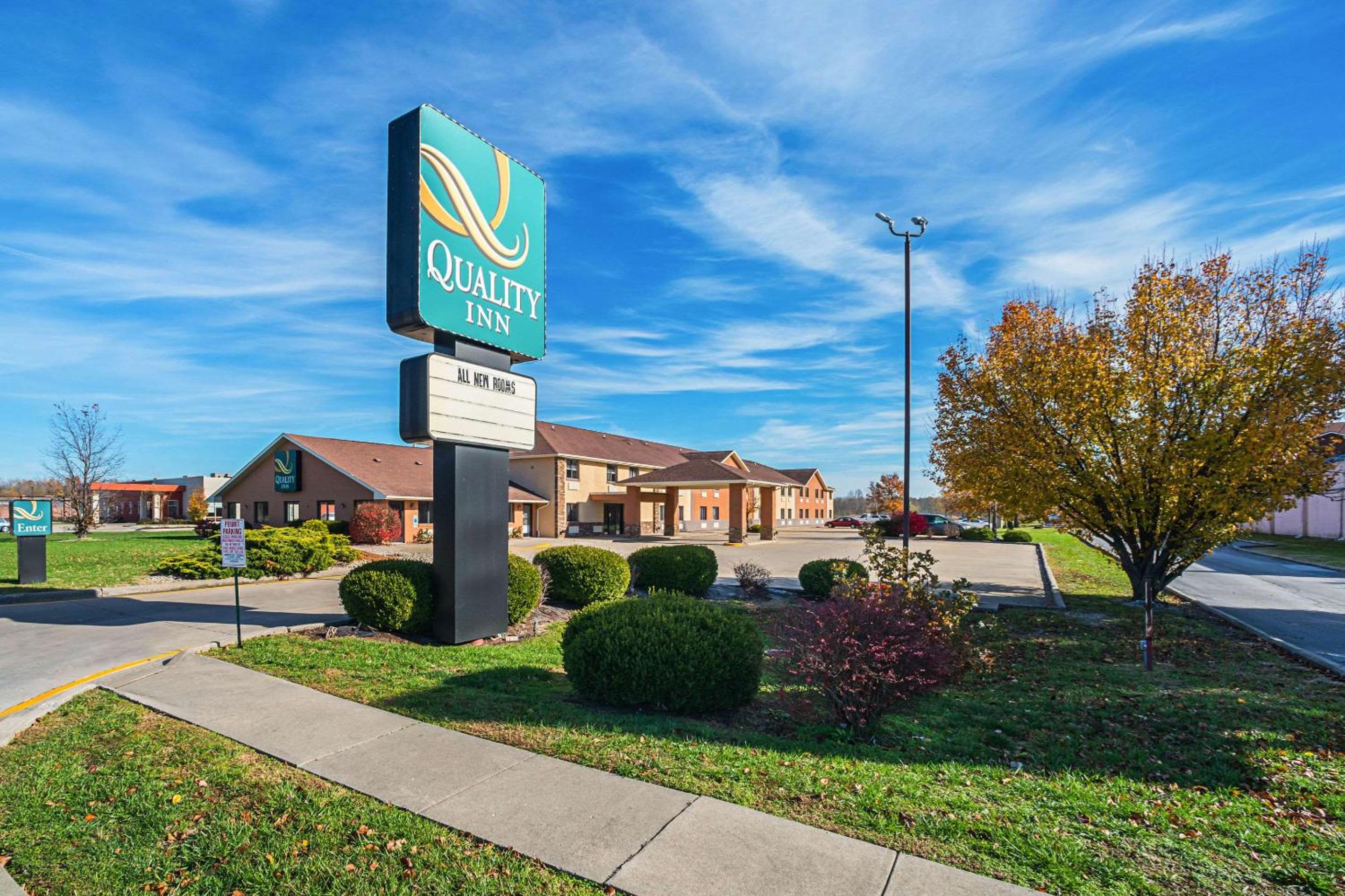 Carbondale Vacations - Quality Inn Carbondale University area - Property Image 1