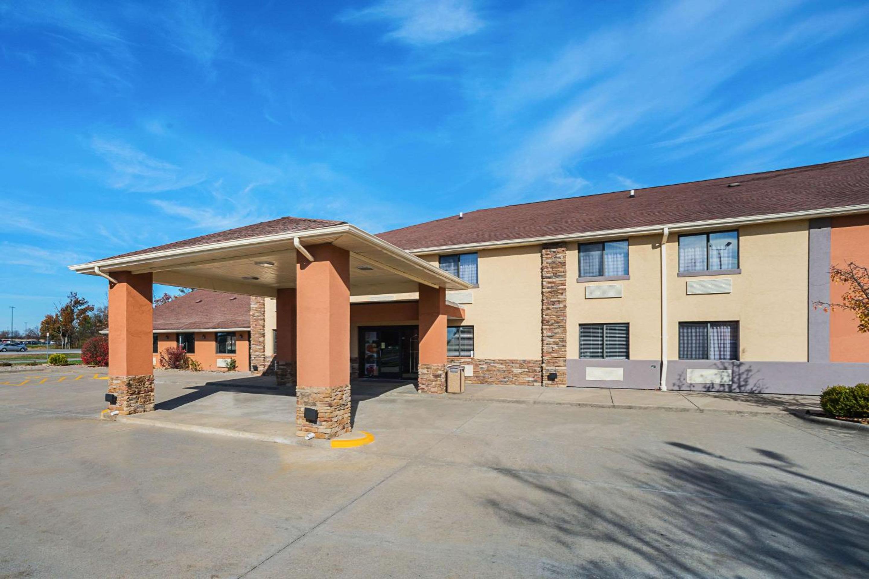 Carbondale Vacations - Quality Inn Carbondale University area - Property Image 27
