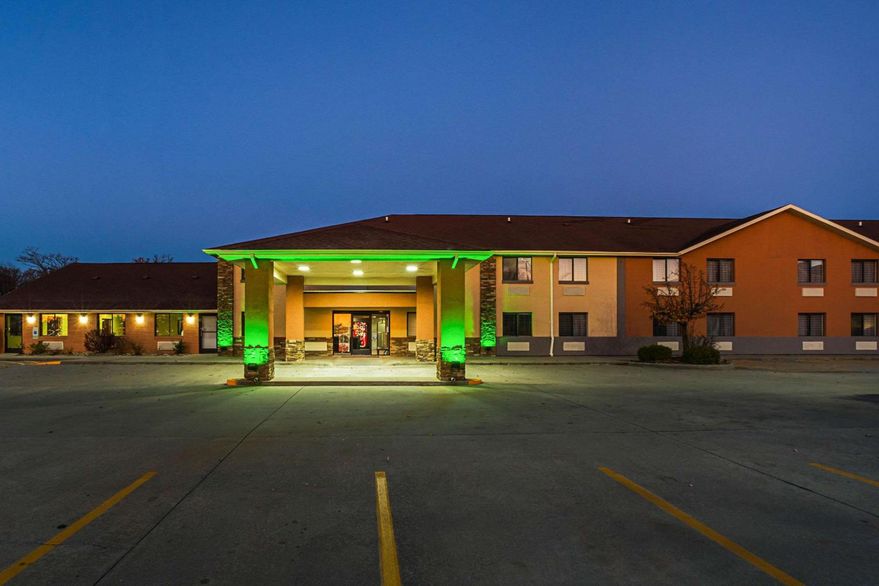 Carbondale Vacations - Quality Inn Carbondale University area - Property Image 30