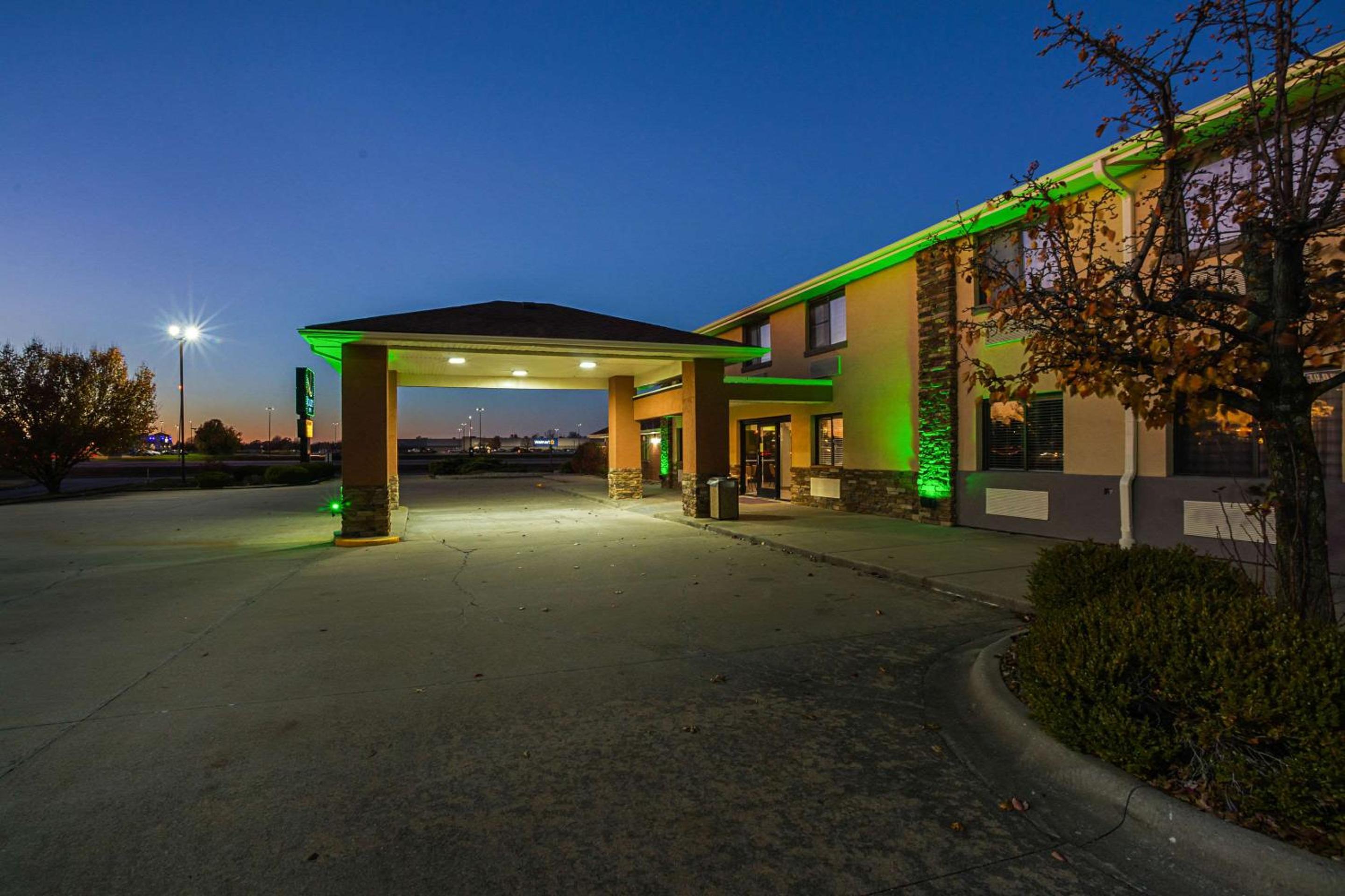 Carbondale Vacations - Quality Inn Carbondale University area - Property Image 31