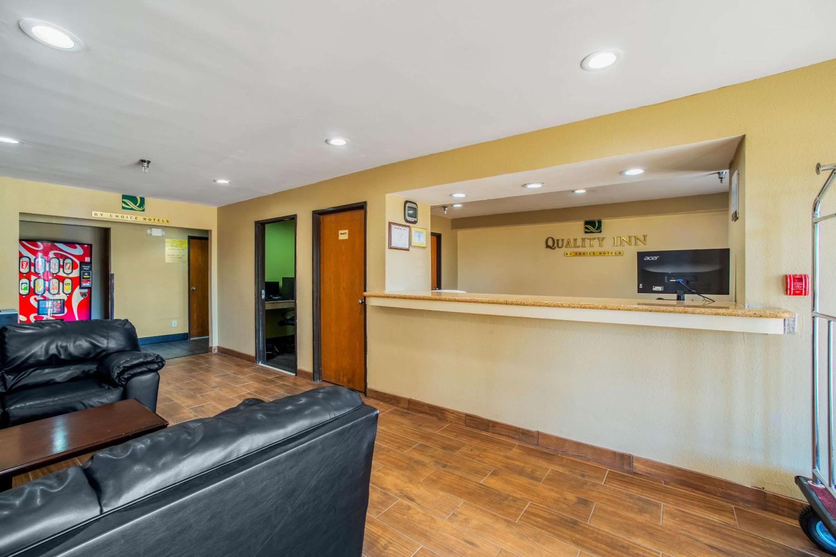Carbondale Vacations - Quality Inn Carbondale University area - Property Image 32