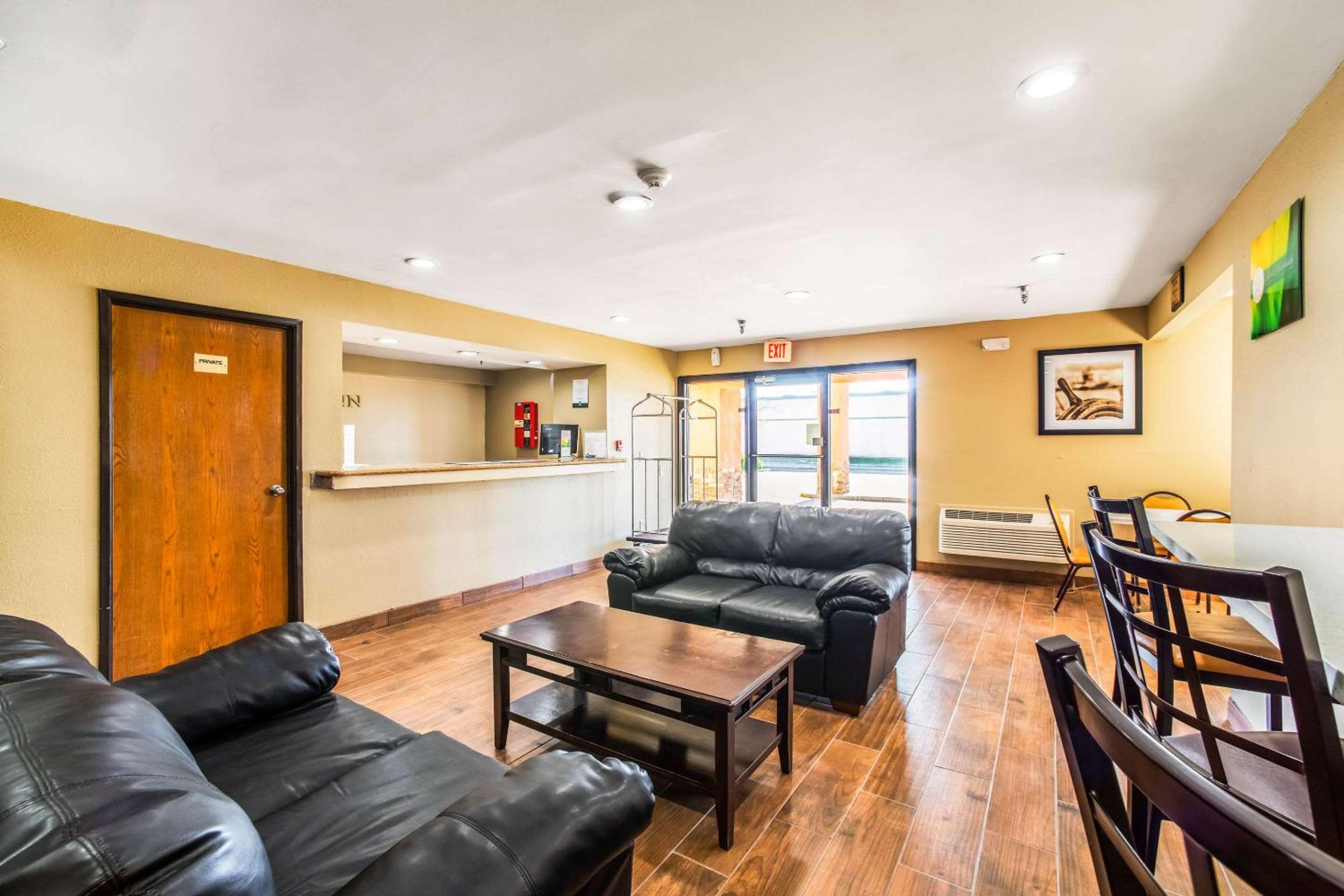 Carbondale Vacations - Quality Inn Carbondale University area - Property Image 34