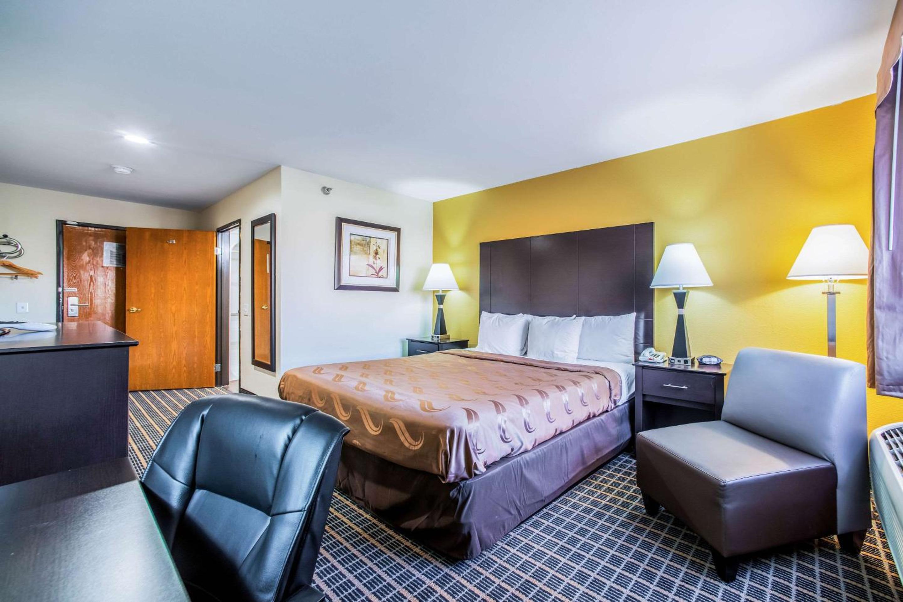 Carbondale Vacations - Quality Inn Carbondale University area - Property Image 42
