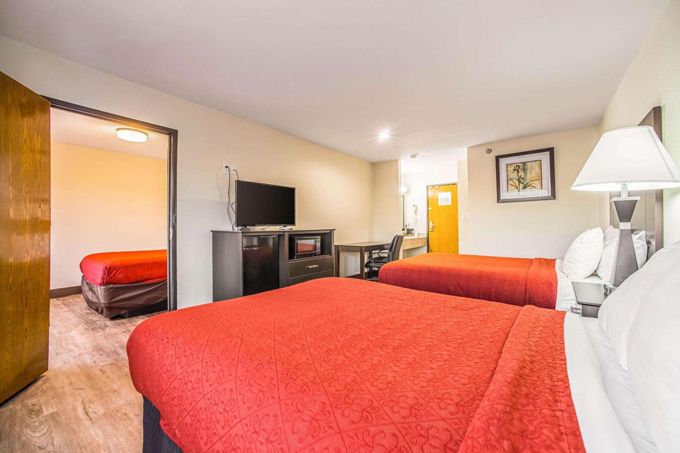 Carbondale Vacations - Quality Inn Carbondale University area - Property Image 6