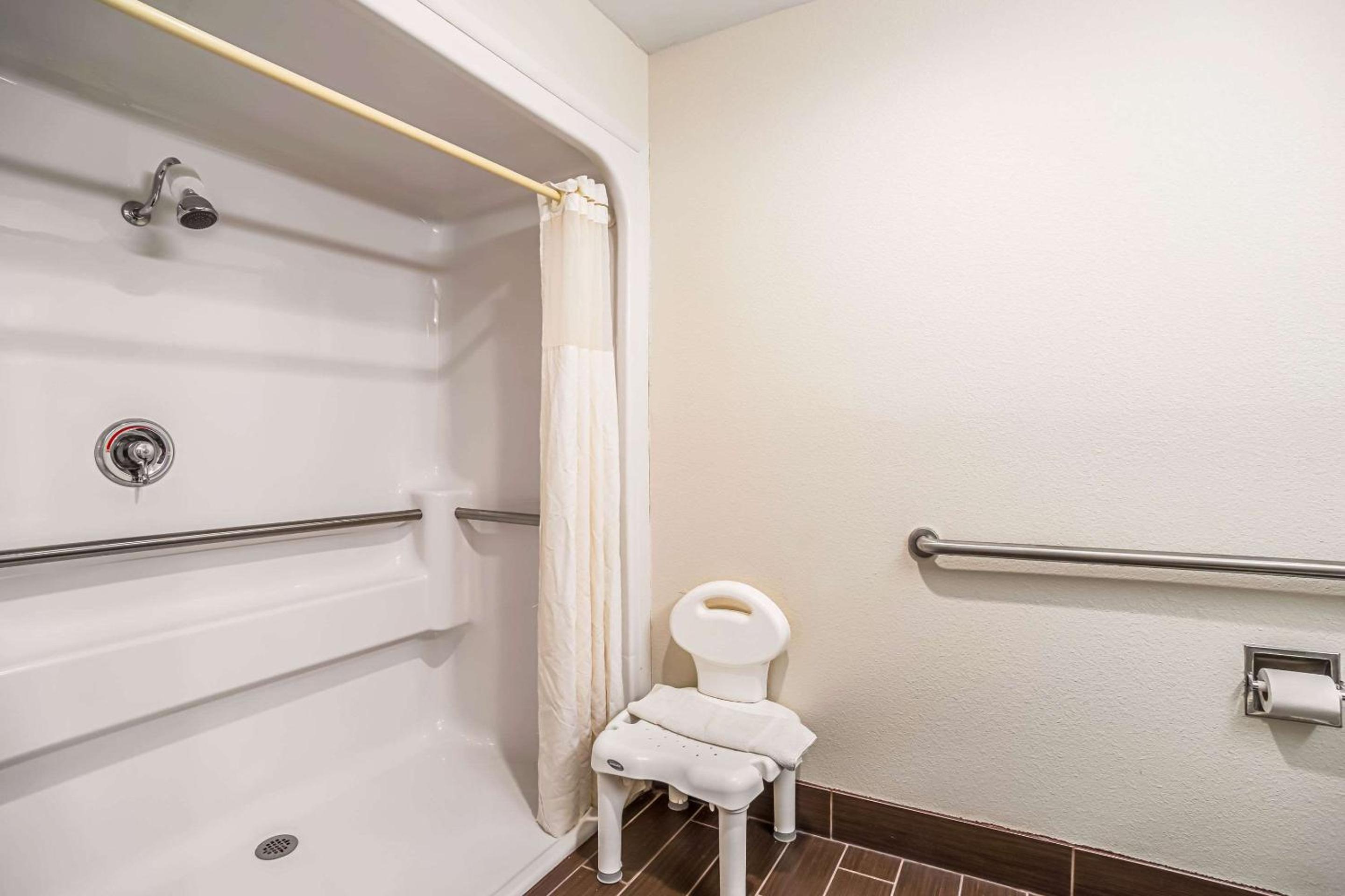 Carbondale Vacations - Quality Inn Carbondale University area - Property Image 10