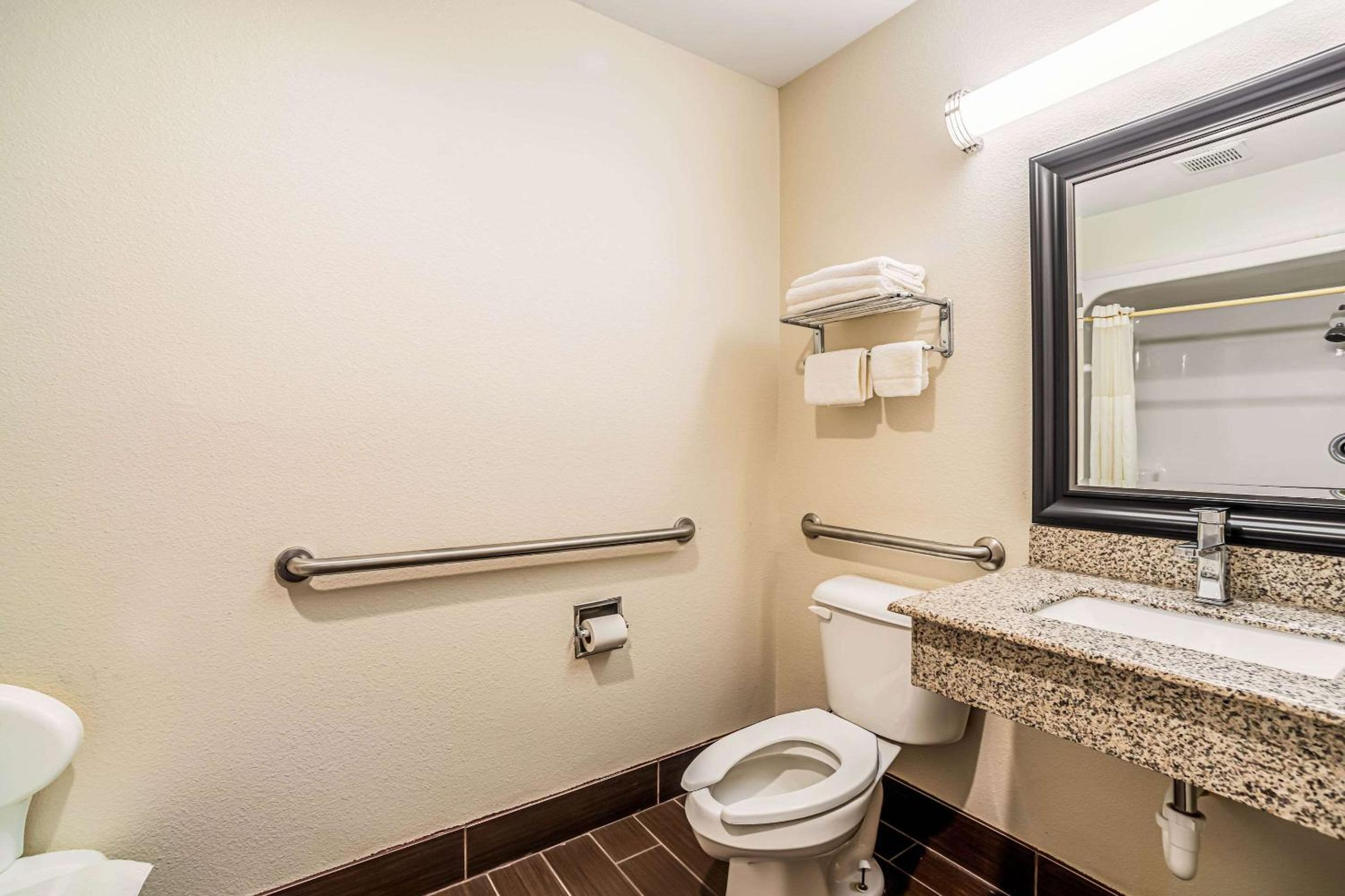 Carbondale Vacations - Quality Inn Carbondale University area - Property Image 9