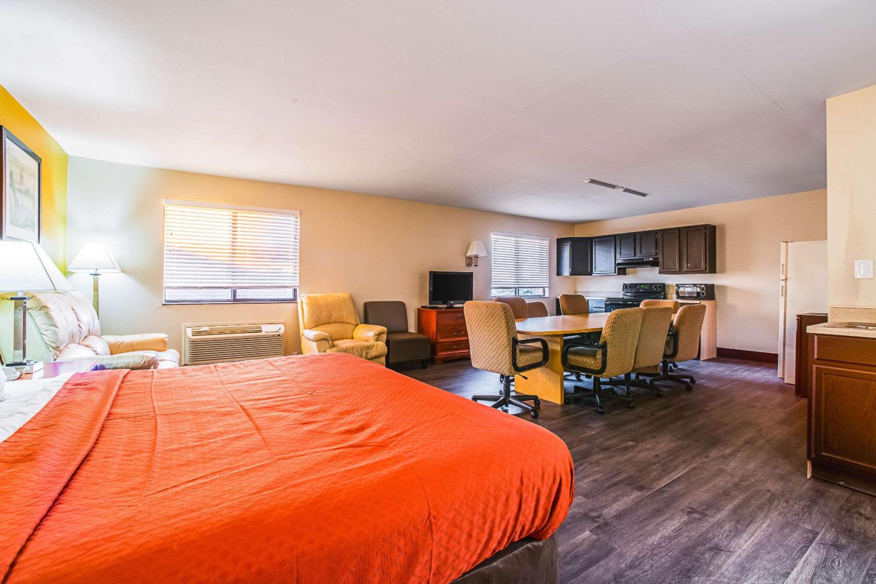 Carbondale Vacations - Quality Inn Carbondale University area - Property Image 17