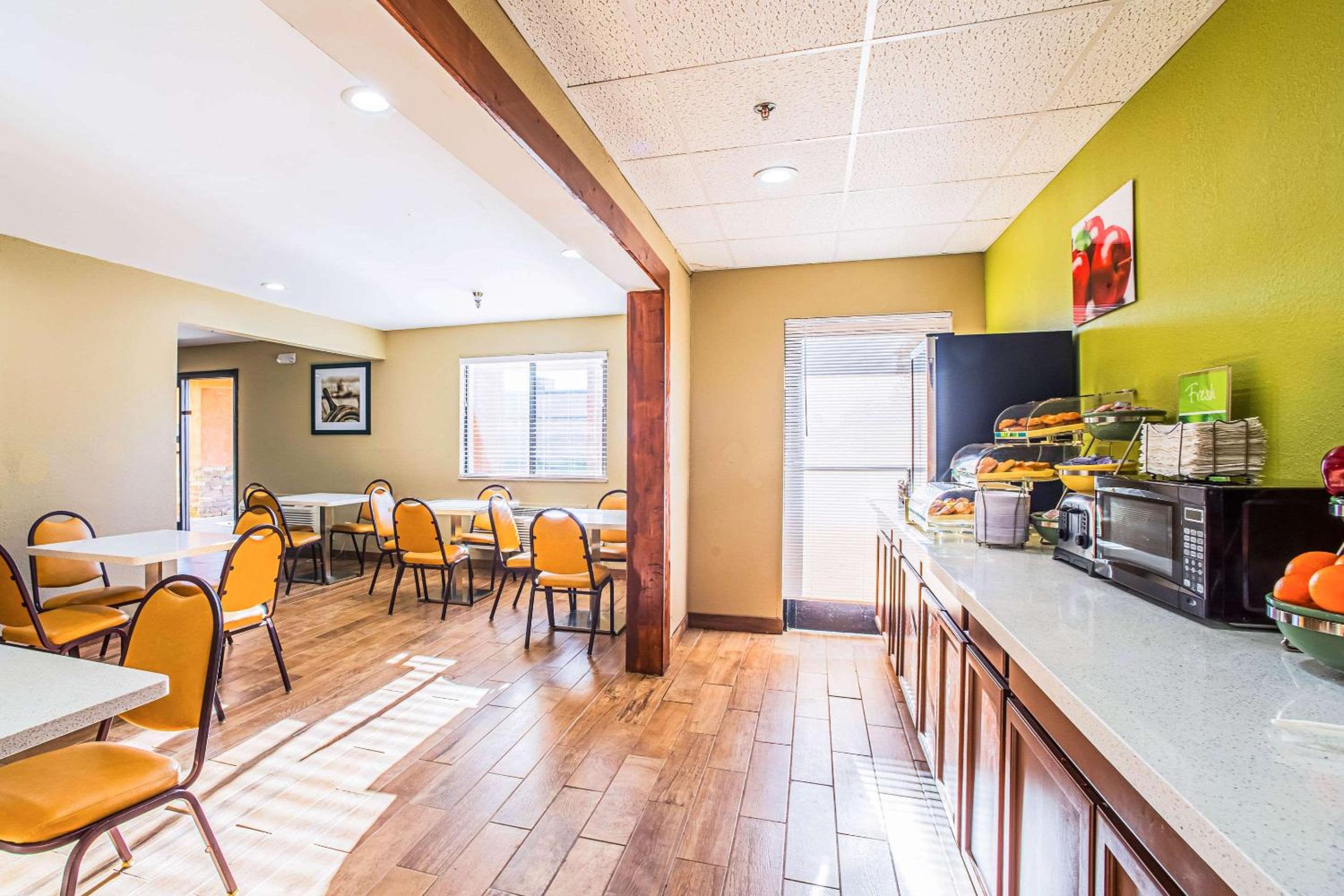 Carbondale Vacations - Quality Inn Carbondale University area - Property Image 21