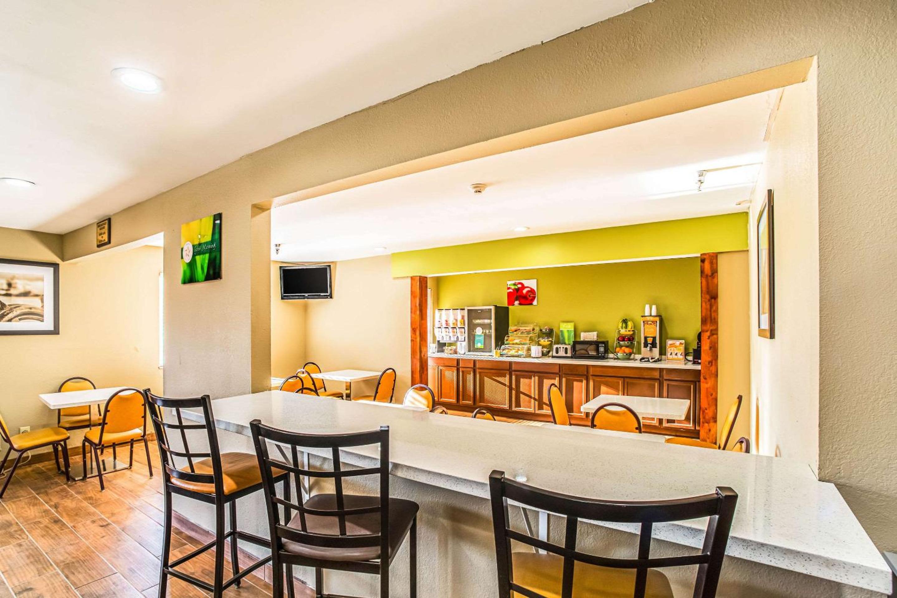 Carbondale Vacations - Quality Inn Carbondale University area - Property Image 23