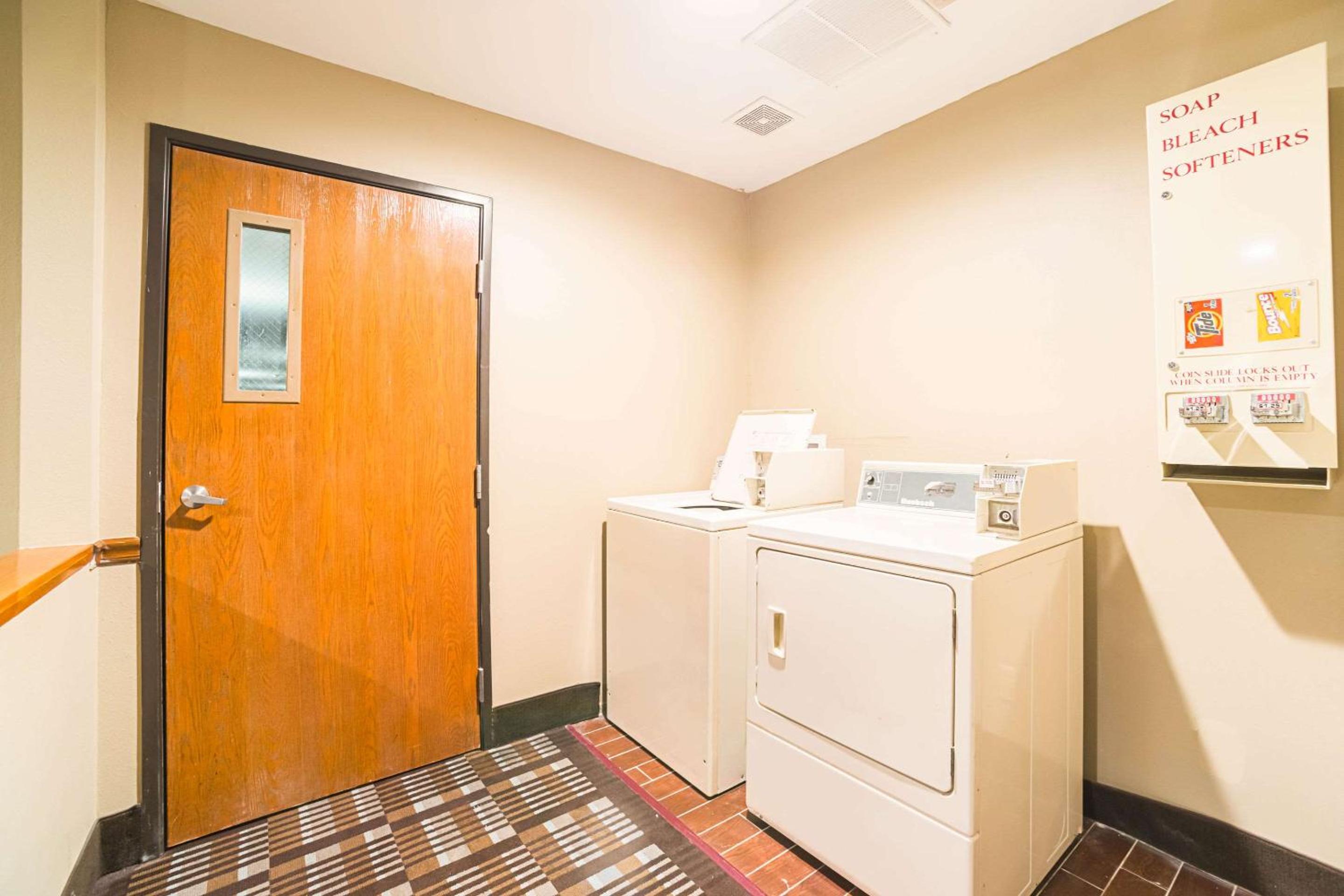Carbondale Vacations - Quality Inn Carbondale University area - Property Image 24