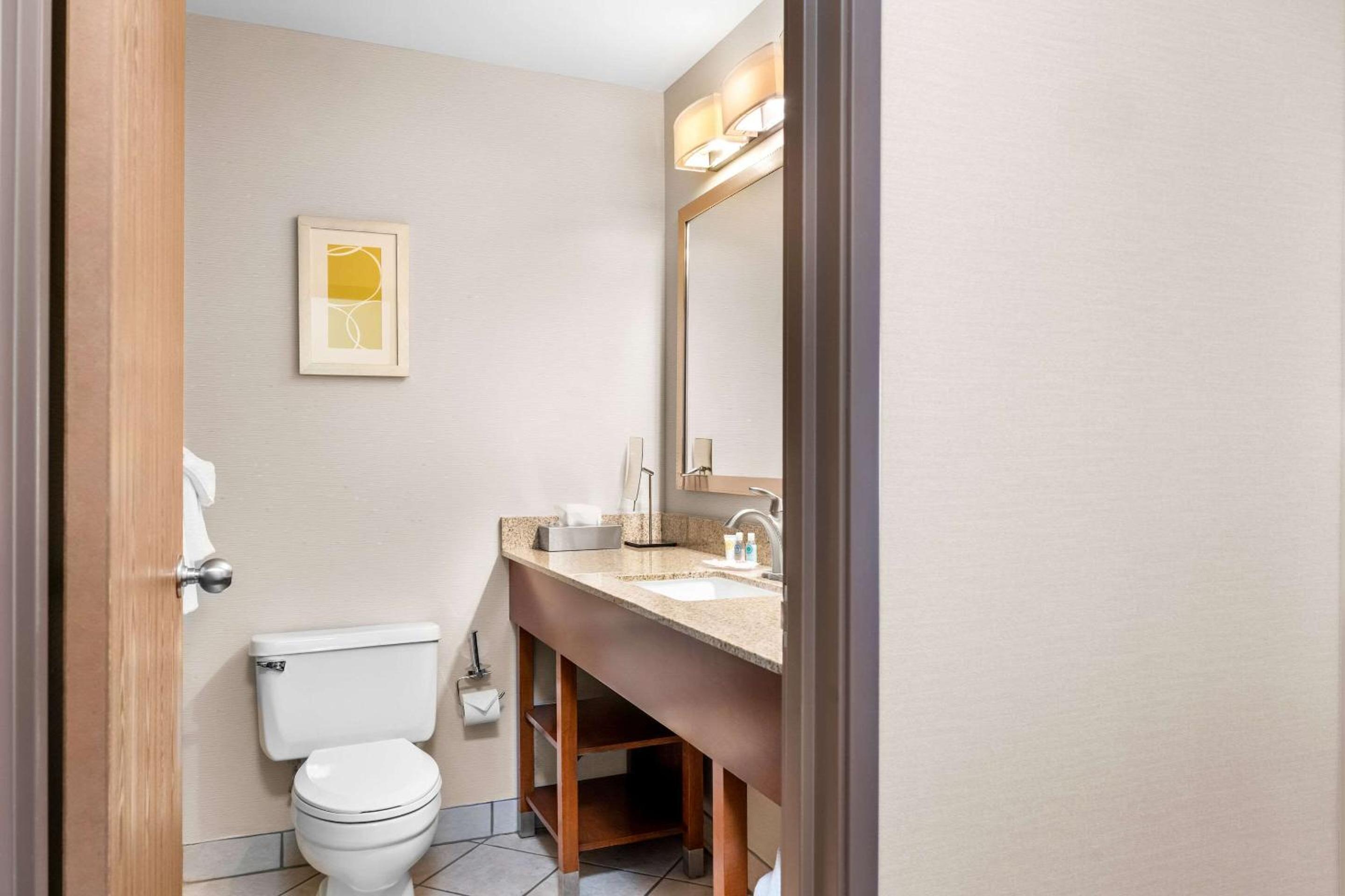 Cody Vacations - Comfort Inn at Buffalo Bill Village Resort - Property Image 2