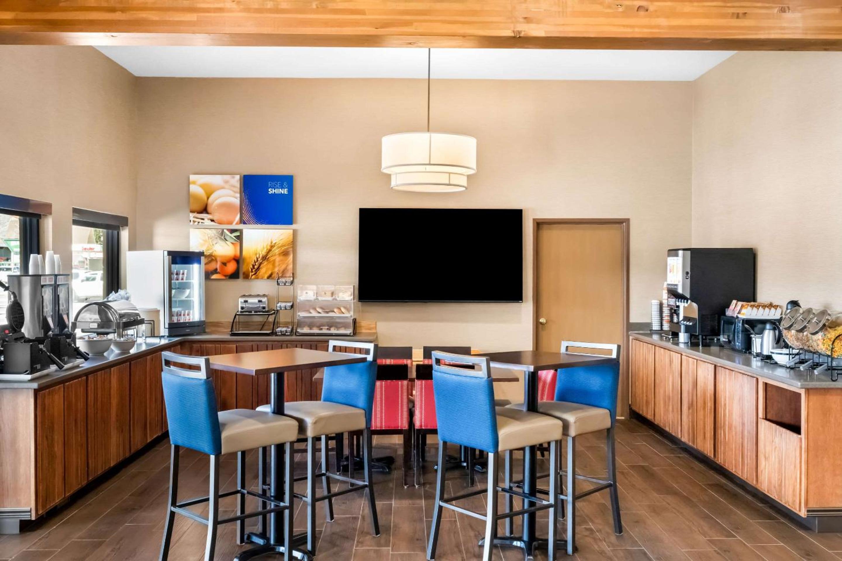 Cody Vacations - Comfort Inn at Buffalo Bill Village Resort - Property Image 2