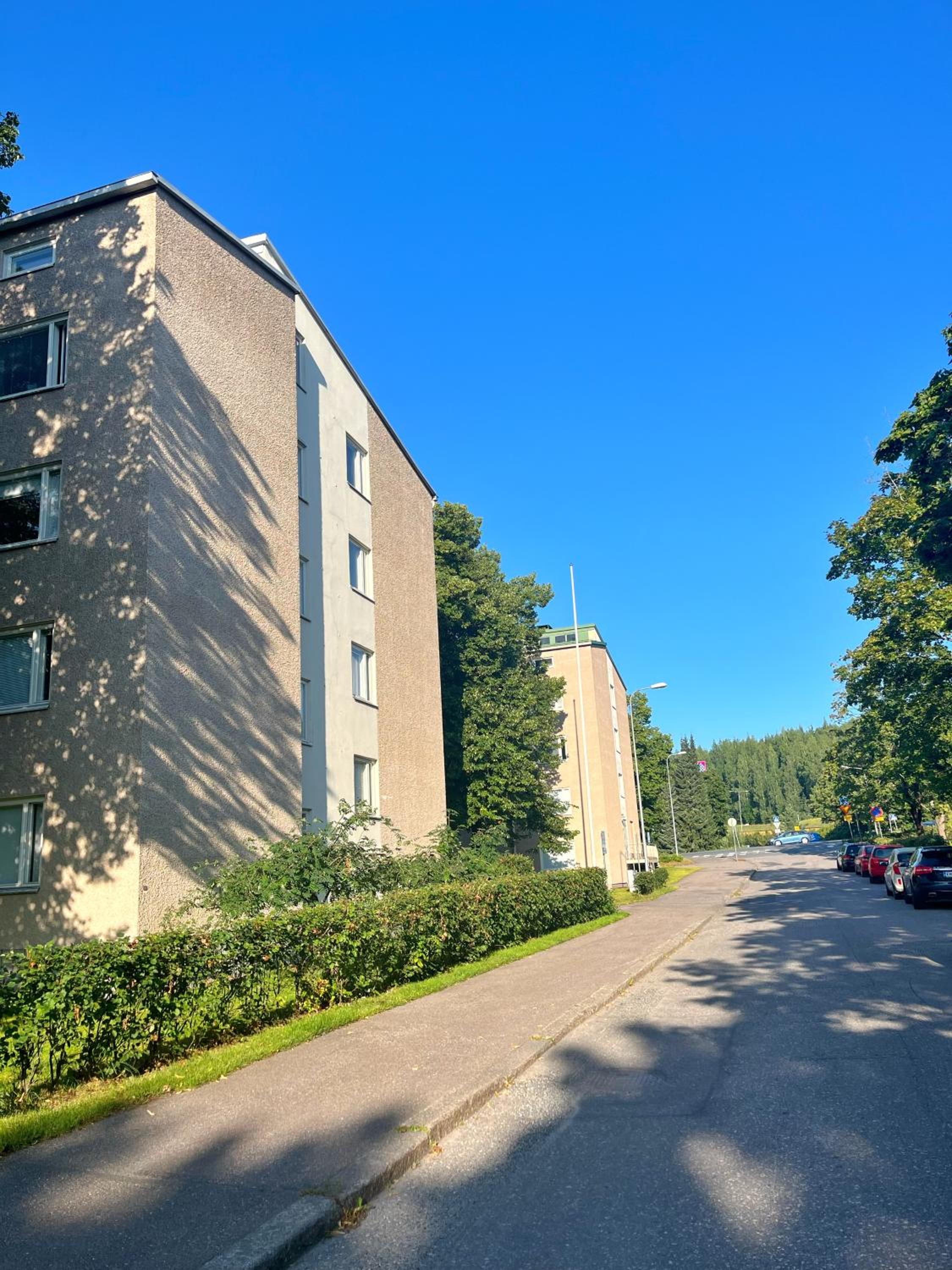 Apartments near Downtown & Sports Center with Free Parking