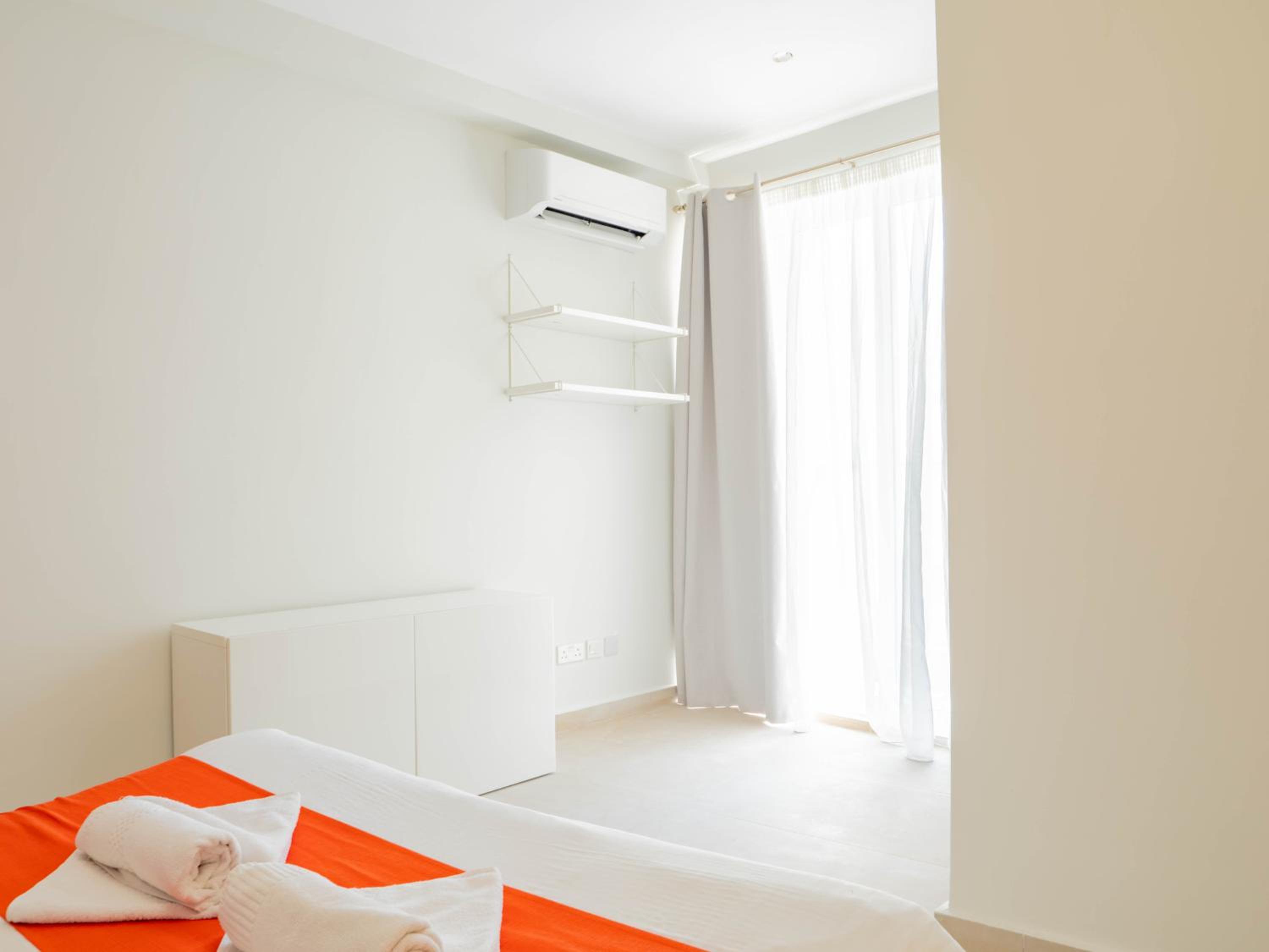 Ultra Modern Apartment off St Julians photo 2