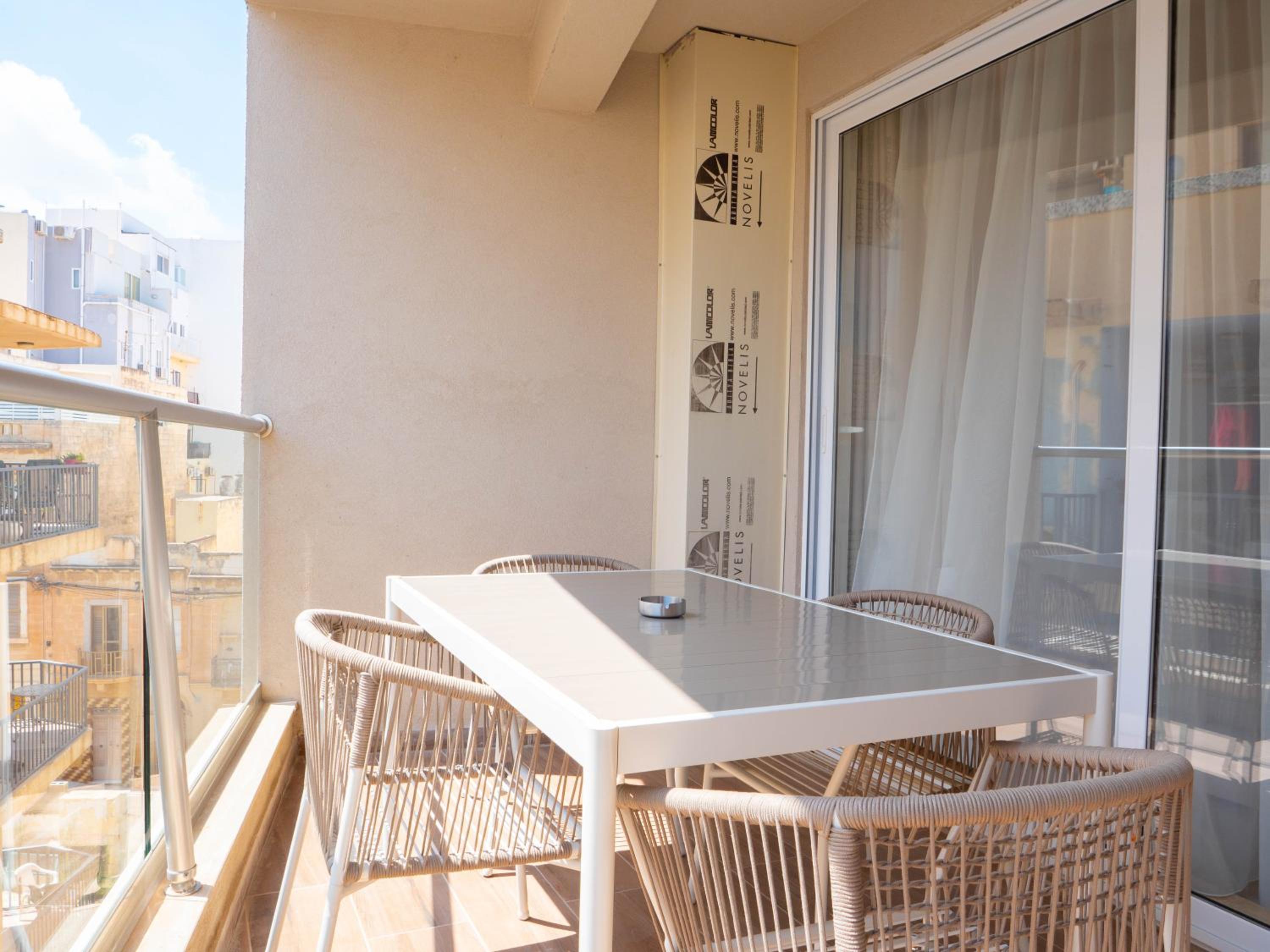 Ultra Modern Apartment off St Julians photo 3