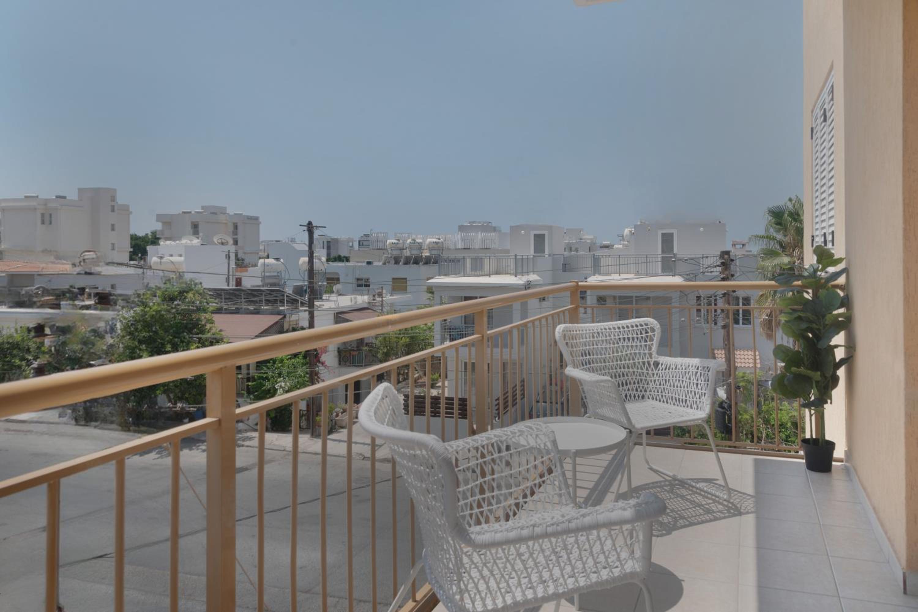 Phaedrus Living Terra Cotta City Flat