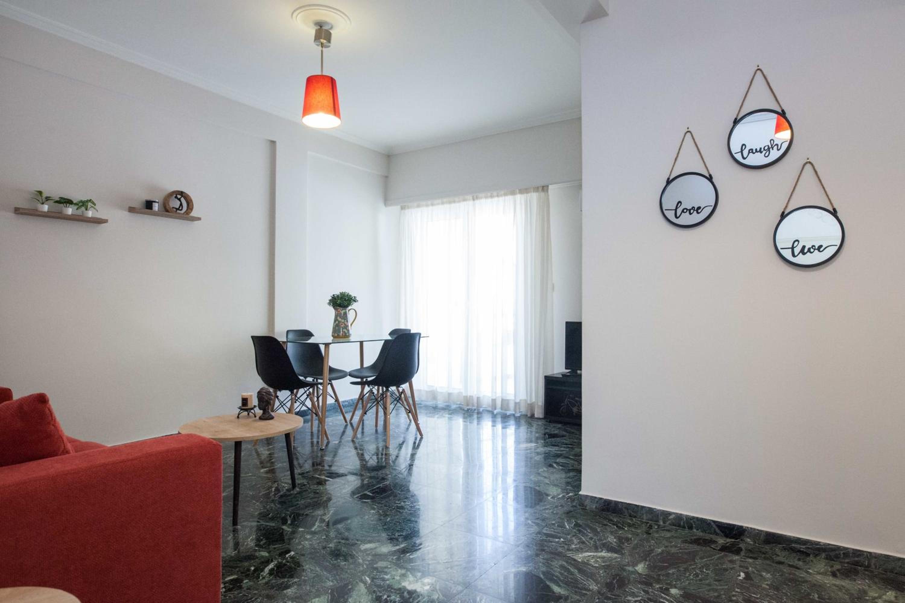 Modern 1 Bd Balcony Apt Near Metro in Kato Patisia
