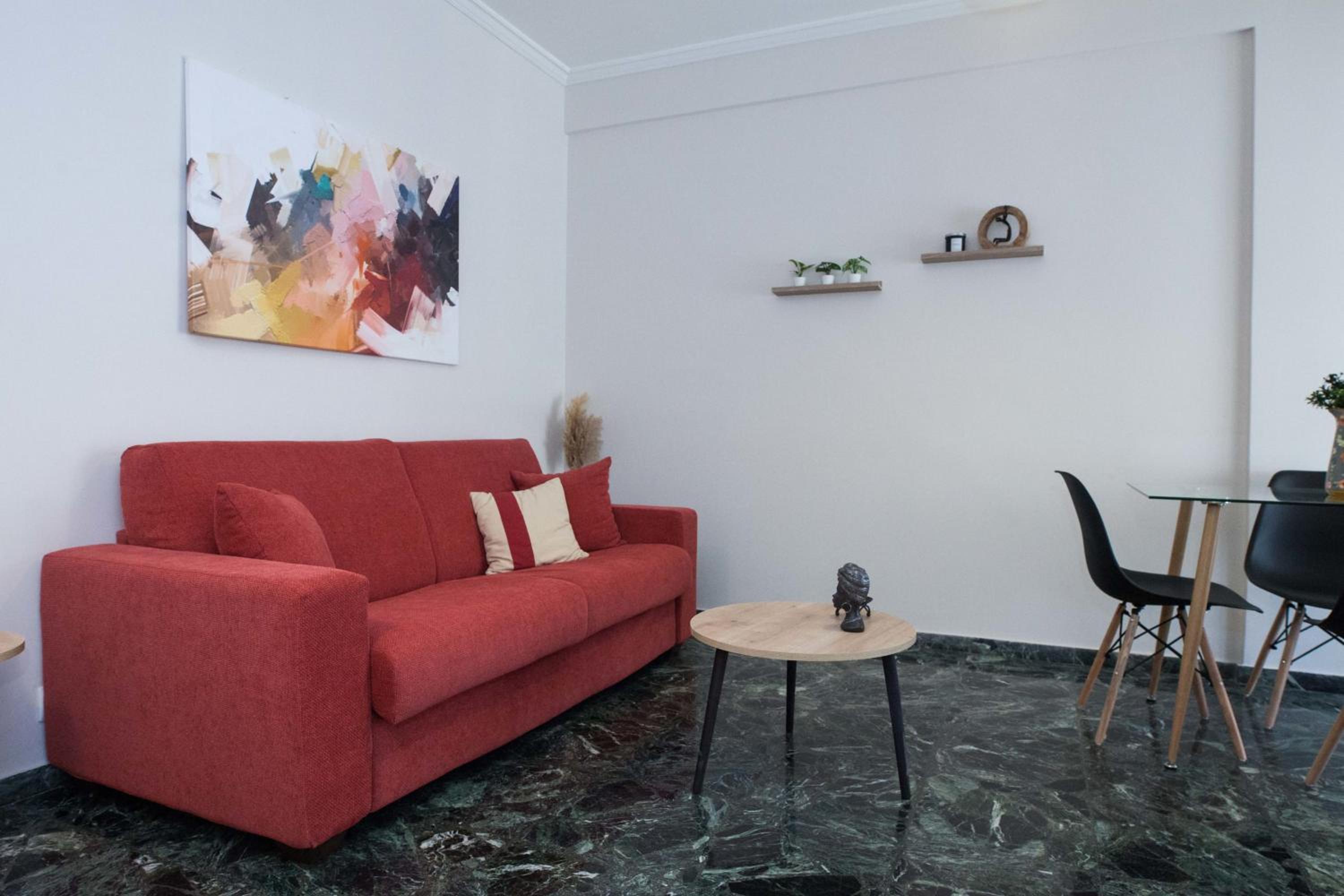 Modern 1 Bd Balcony Apt Near Metro in Kato Patisia