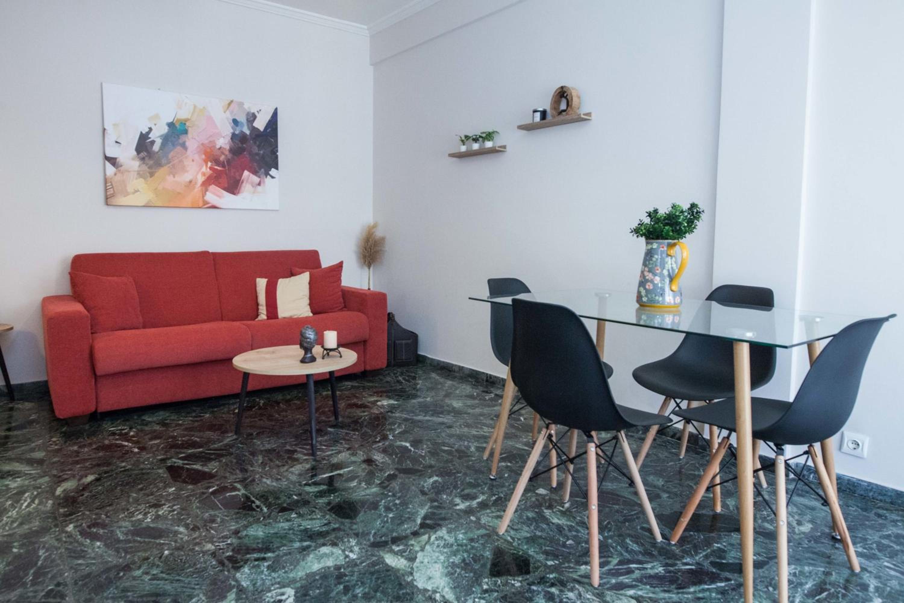 Modern 1 Bd Balcony Apt Near Metro in Kato Patisia