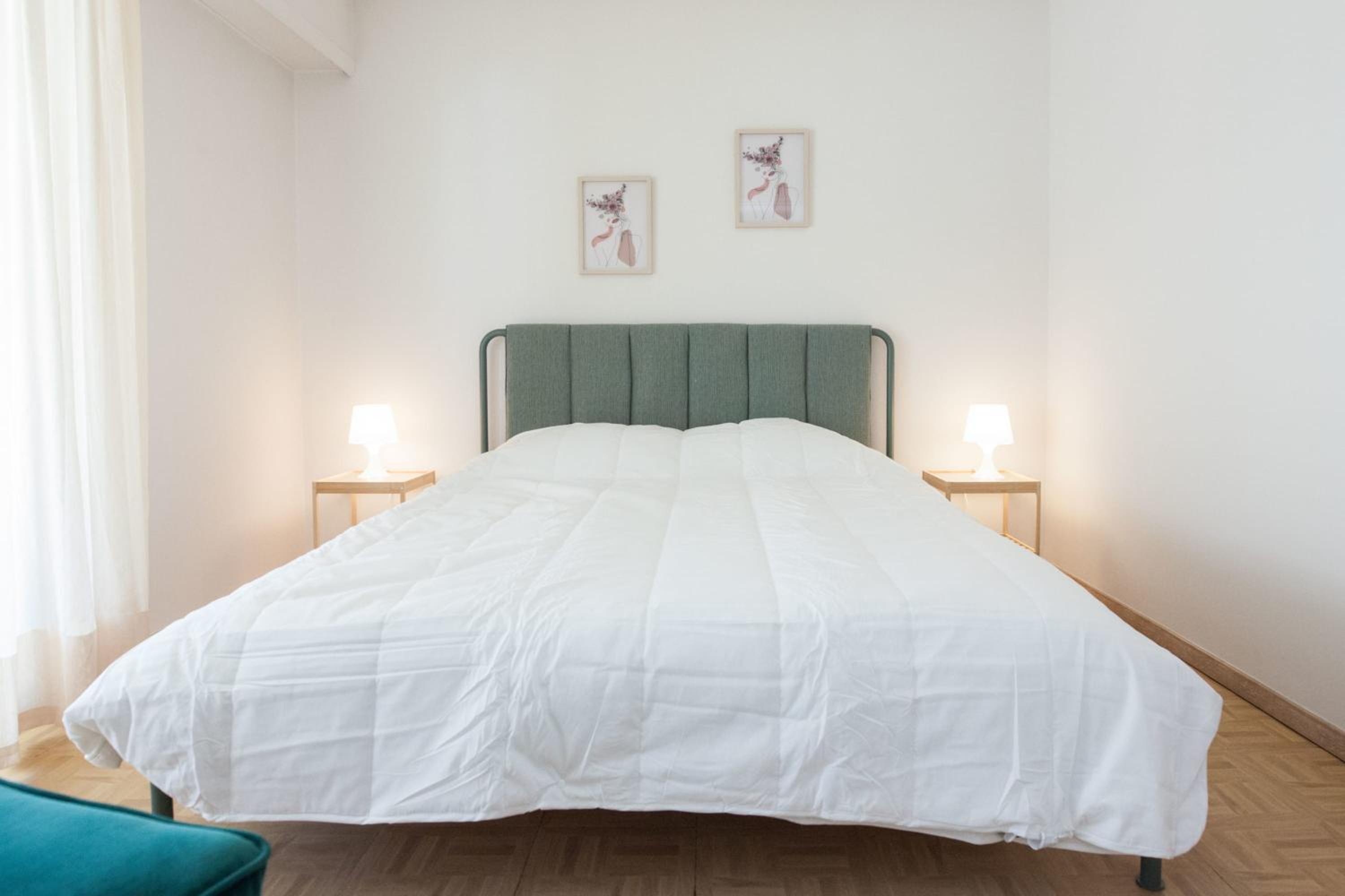 Modern 1 Bd Balcony Apt Near Metro in Kato Patisia