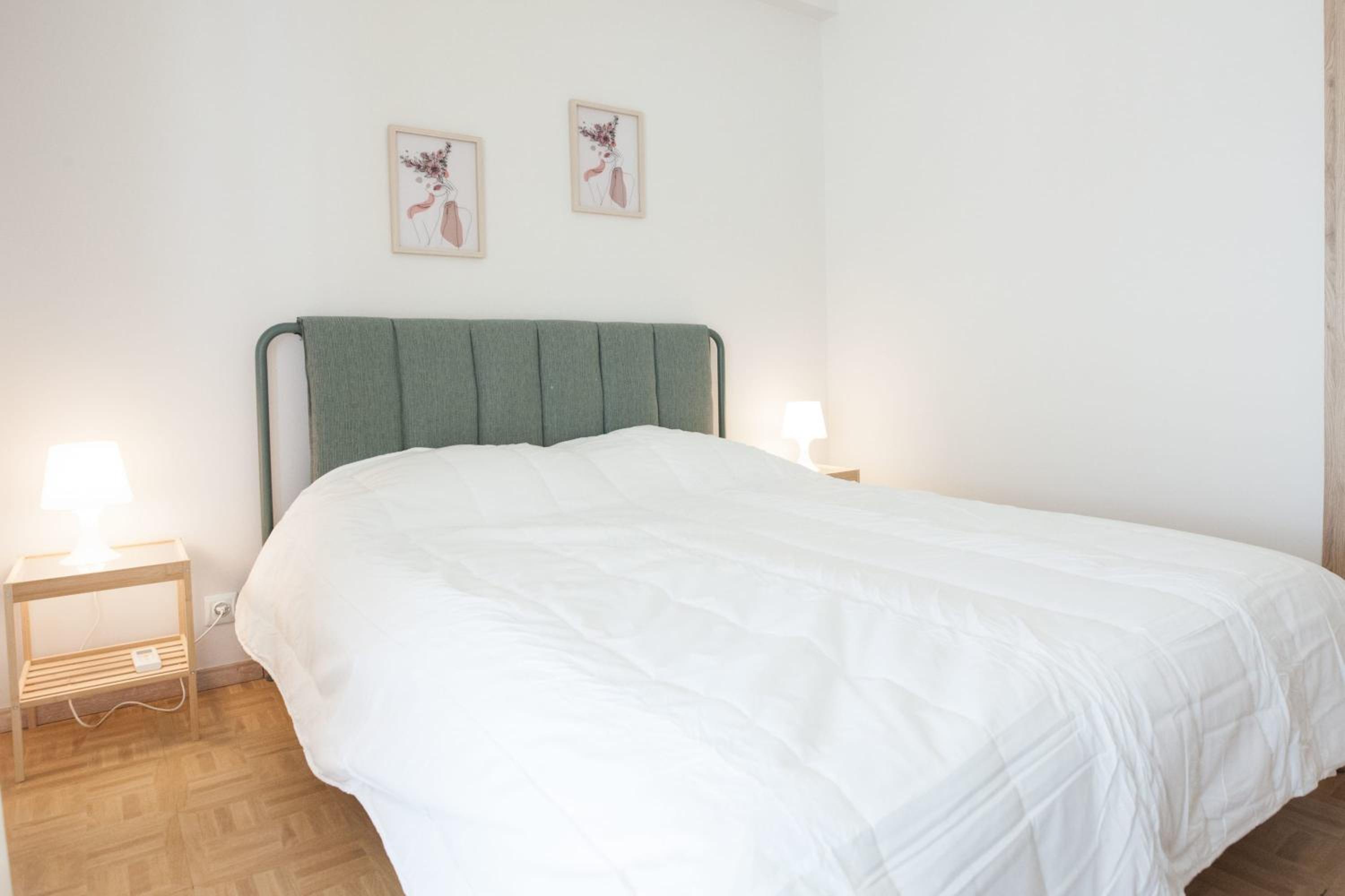 Modern 1 Bd Balcony Apt Near Metro in Kato Patisia
