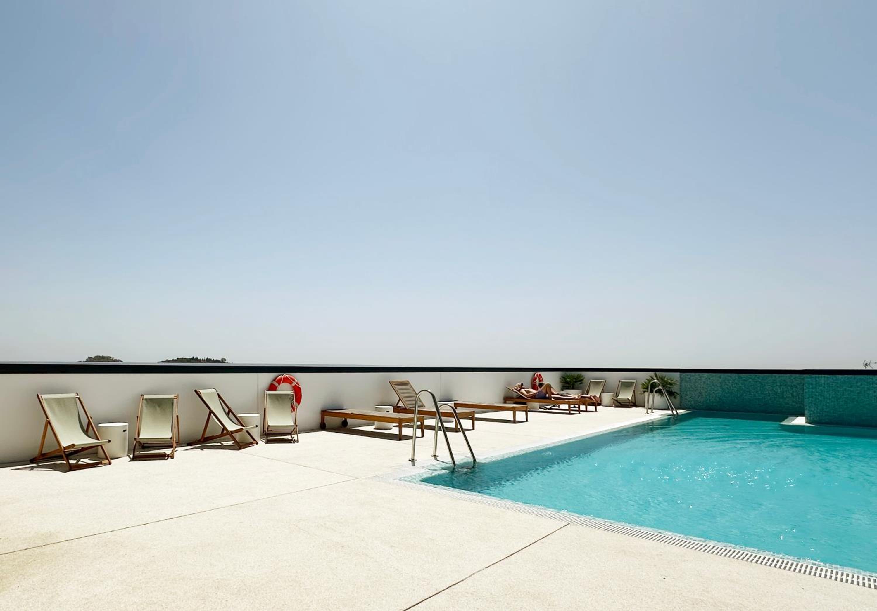 Urban Sky View Apartment