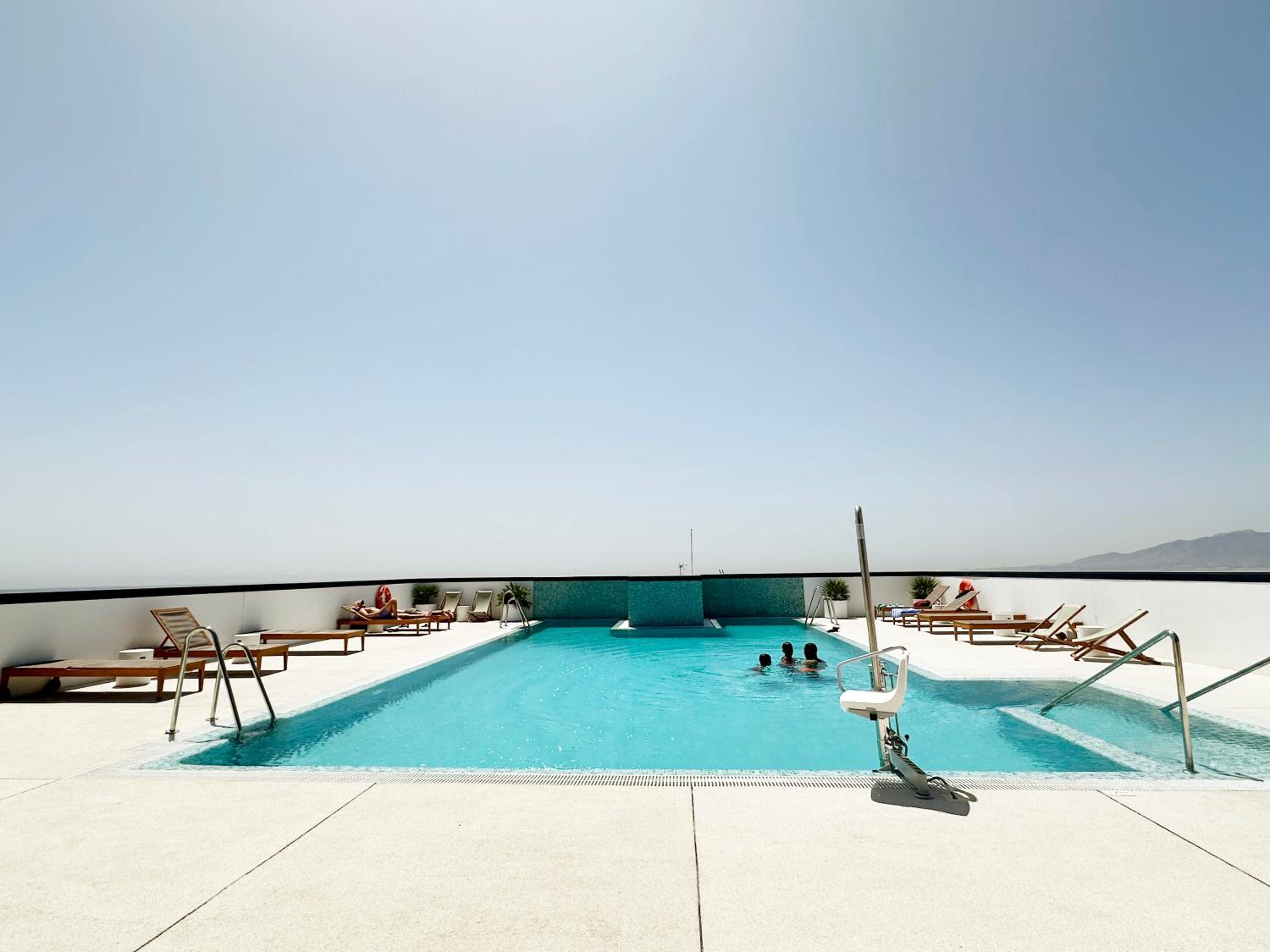 Urban Sky View Apartment