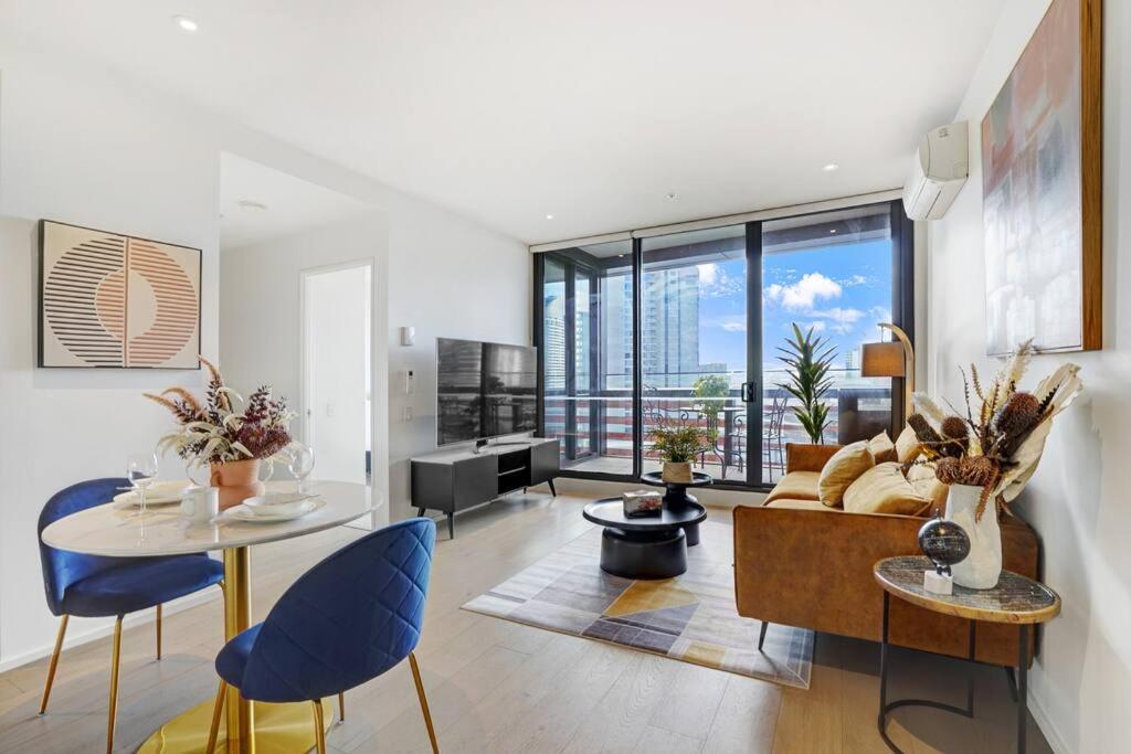 Waterfront 1BR Docklands Apt CollinsSt FreeParking#8314