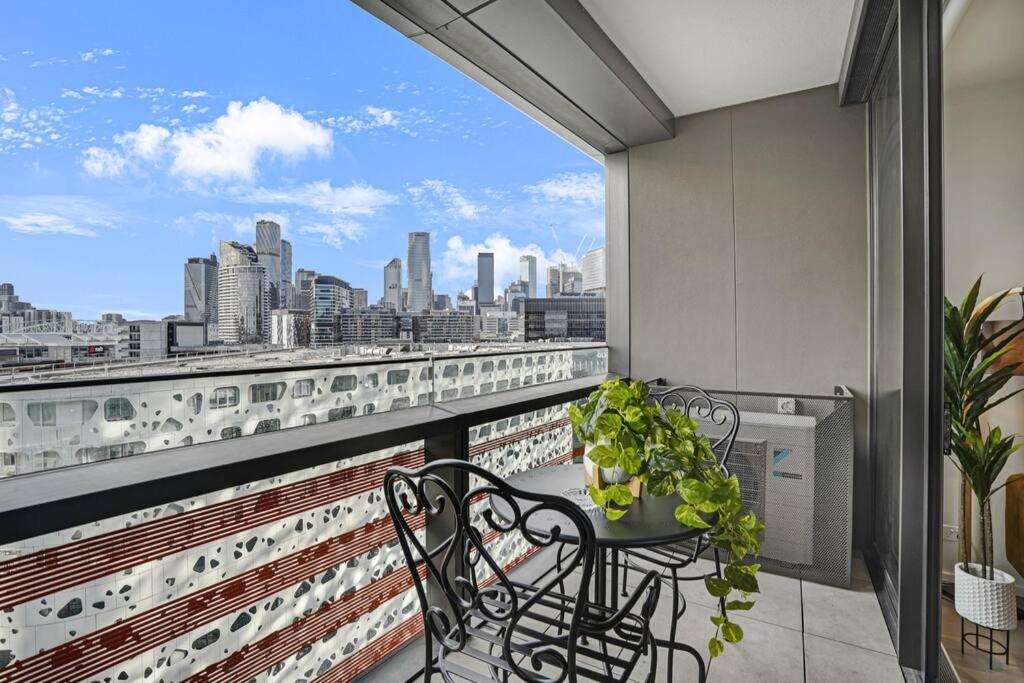 Waterfront 1BR Docklands Apt CollinsSt FreeParking#8314
